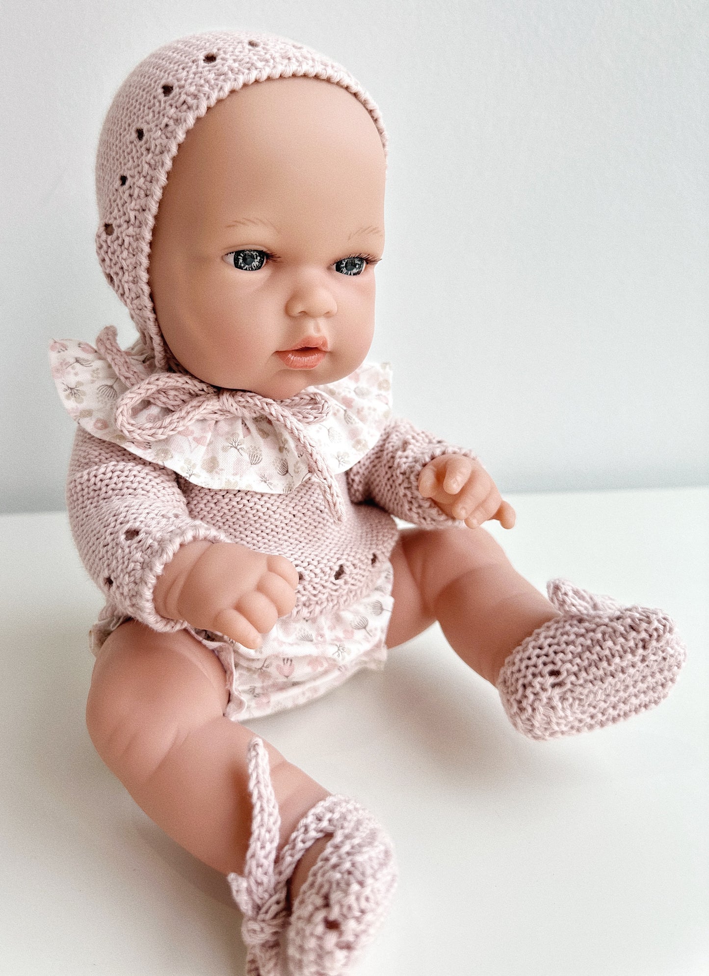 ROPA Y MUÑECO 33 CM