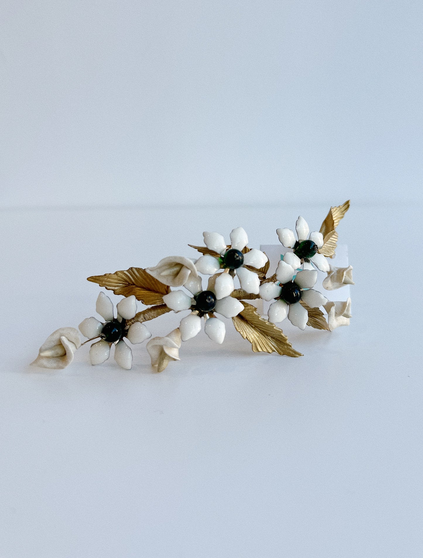 TOCADO PARA NOVIA DE ESMALTE Y PORCELA