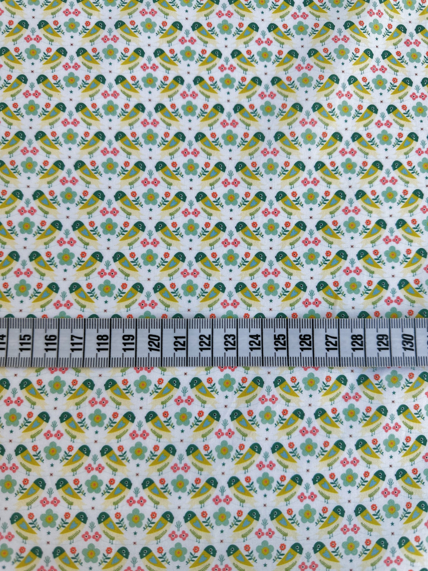 TELA INFANTIL ESTAMPADO FLORES DE 1,50 DE ANCHO. 19 EUROS/ METRO.