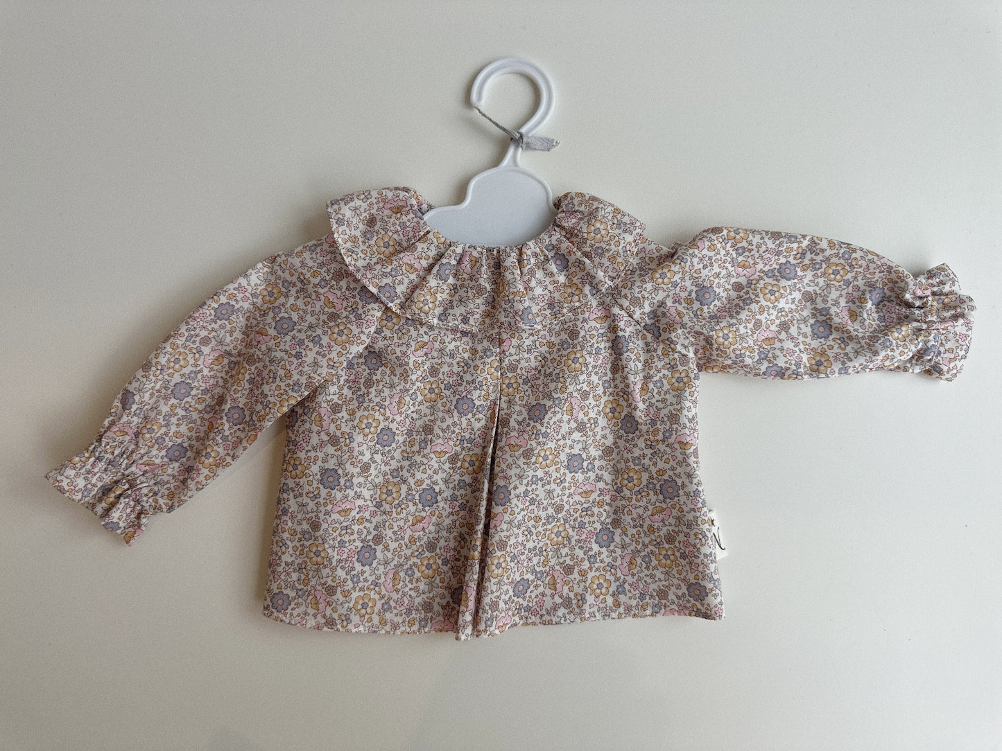 BLUSA MANGA LARGA Y CON CUELLO PARA REBORN DE 42 CM