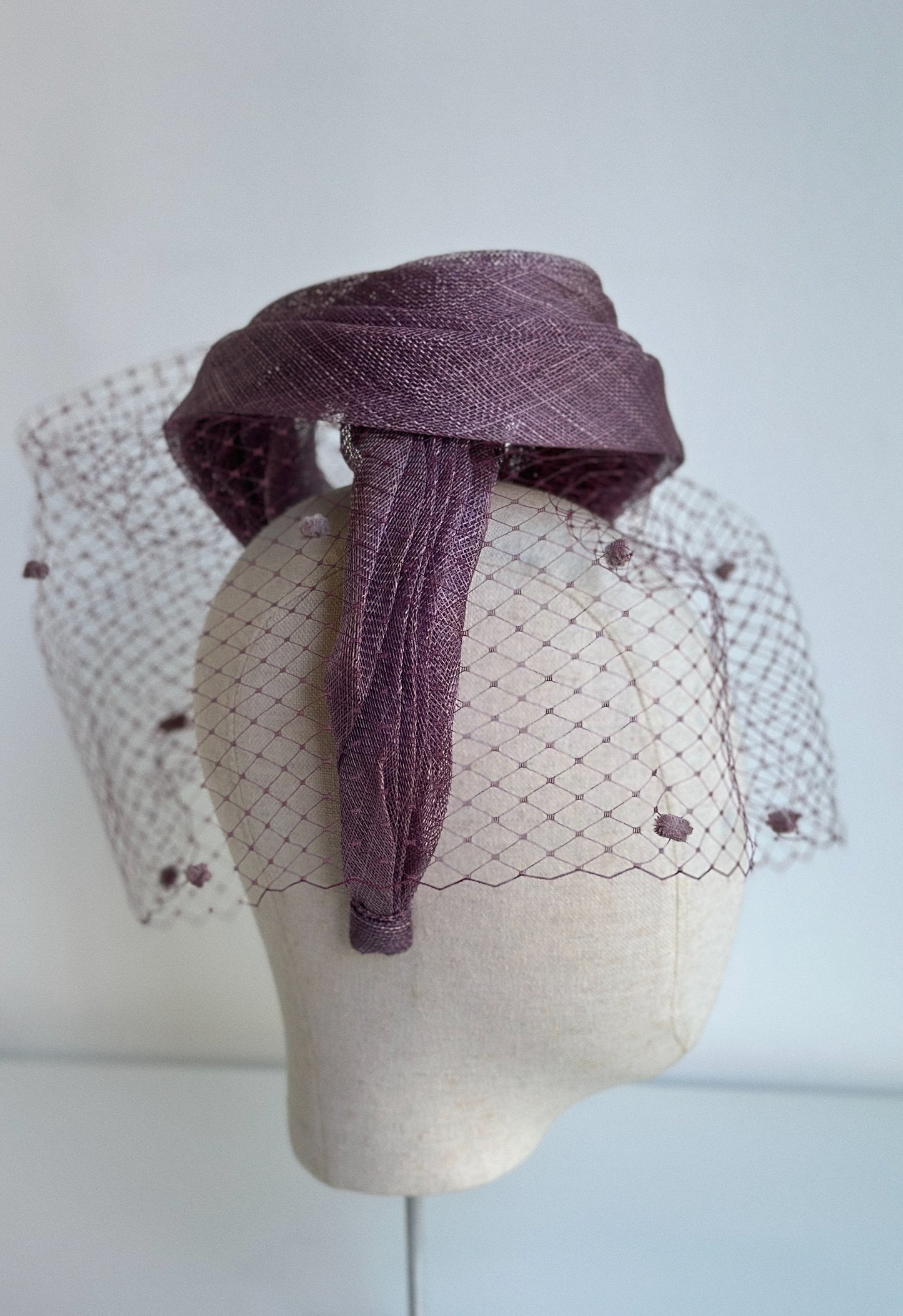 DIADEMA DE SINAMAY DE SEDA CON REDECILLA