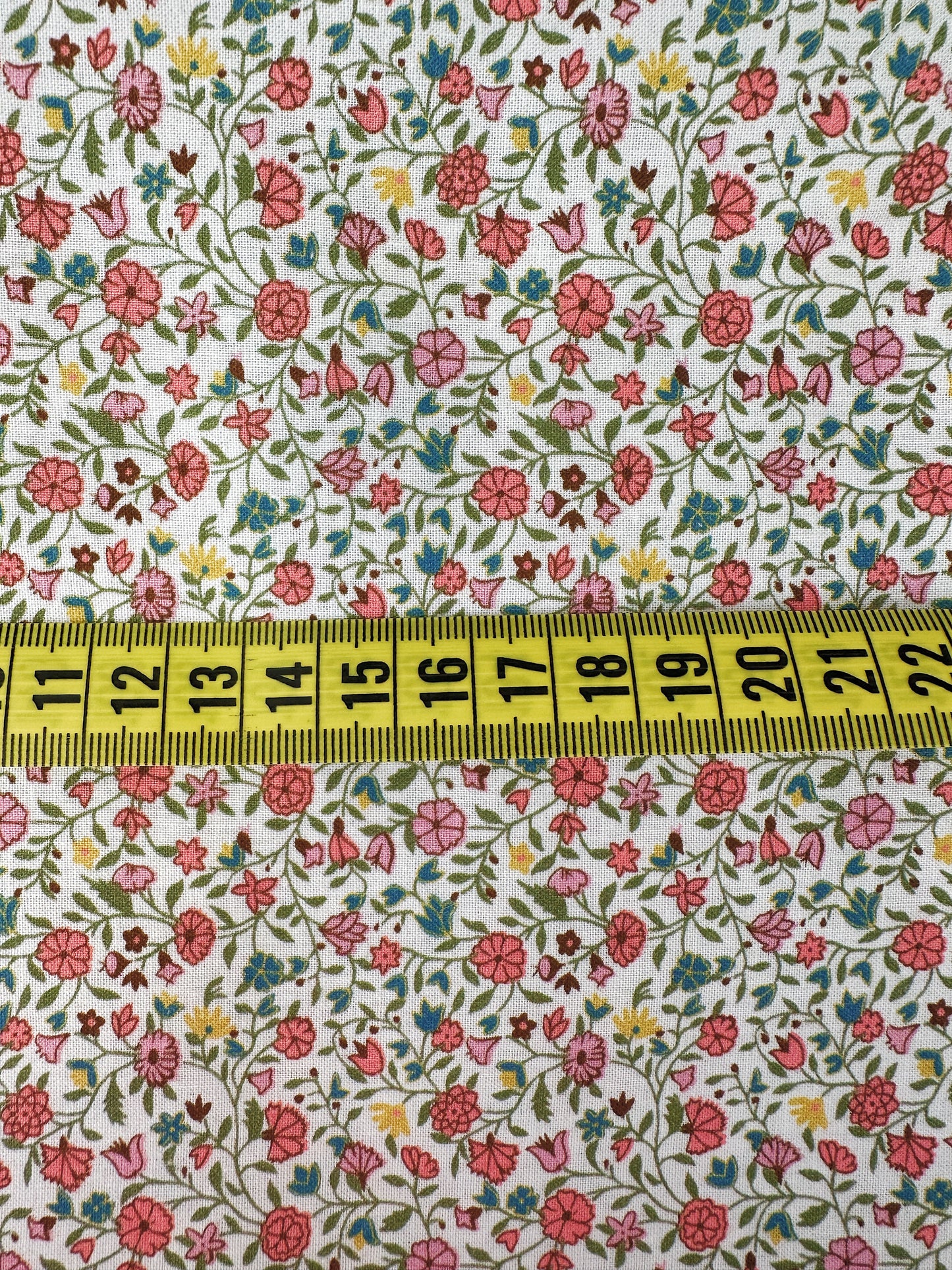 TELA INFANTIL ESTAMPADA DE 1,50 CENTÍMETROS DE ANCHO. 14 EUROS /METRO.