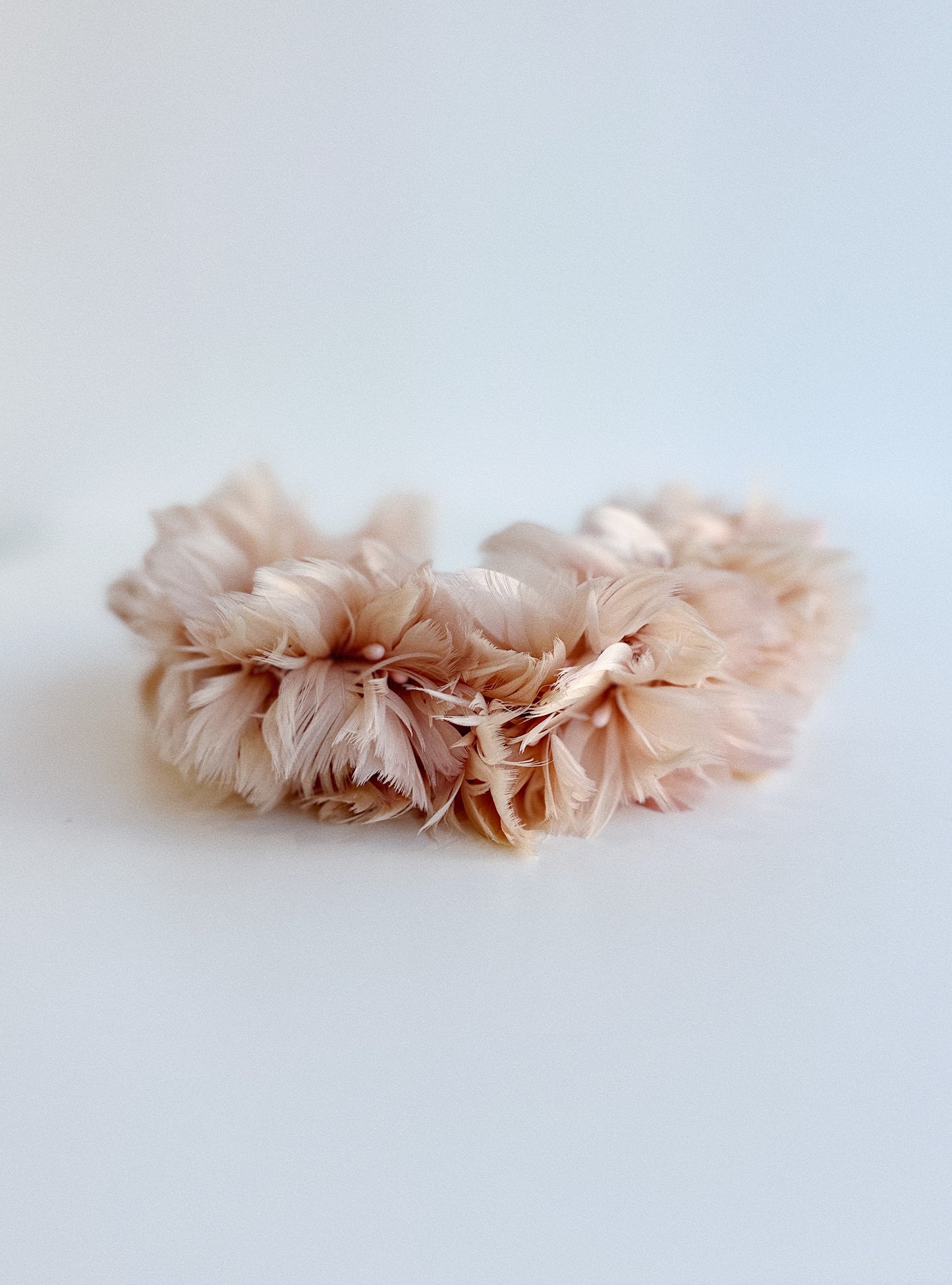 TOCADO PARA NOVIA ESTILO DIADEMA DE PLUMAS