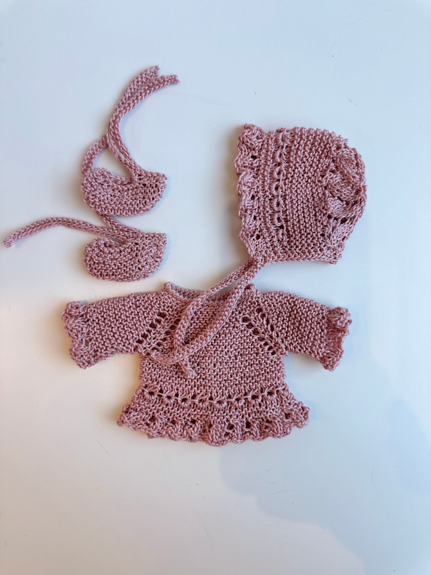 Conjunto punto Perle hecho a mano capota, jersey y patucos bodoques