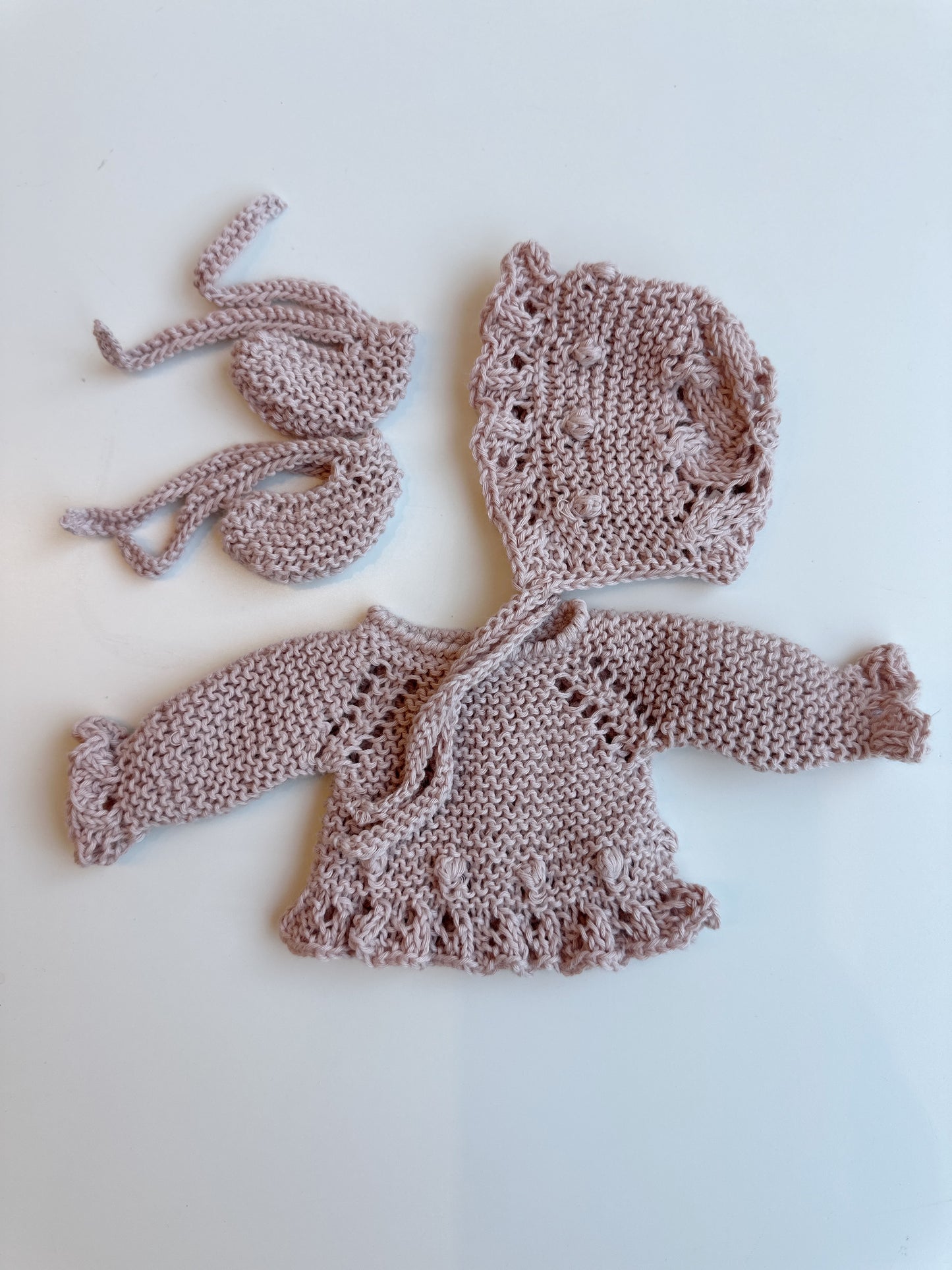 Conjunto punto Lana rosa viejo hecho a mano capota, jersey y patucos