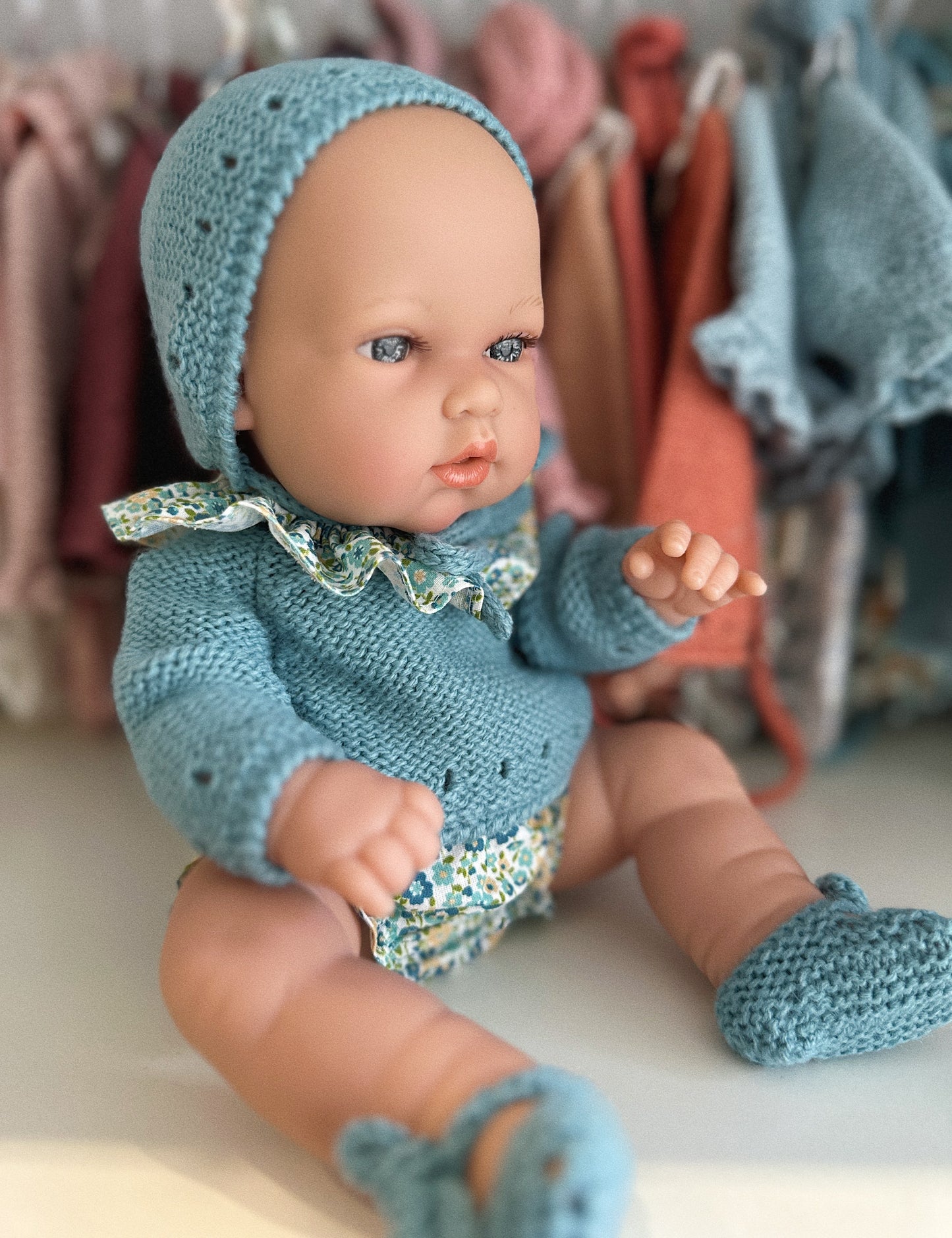 ROPA Y MUÑECO 33 CM