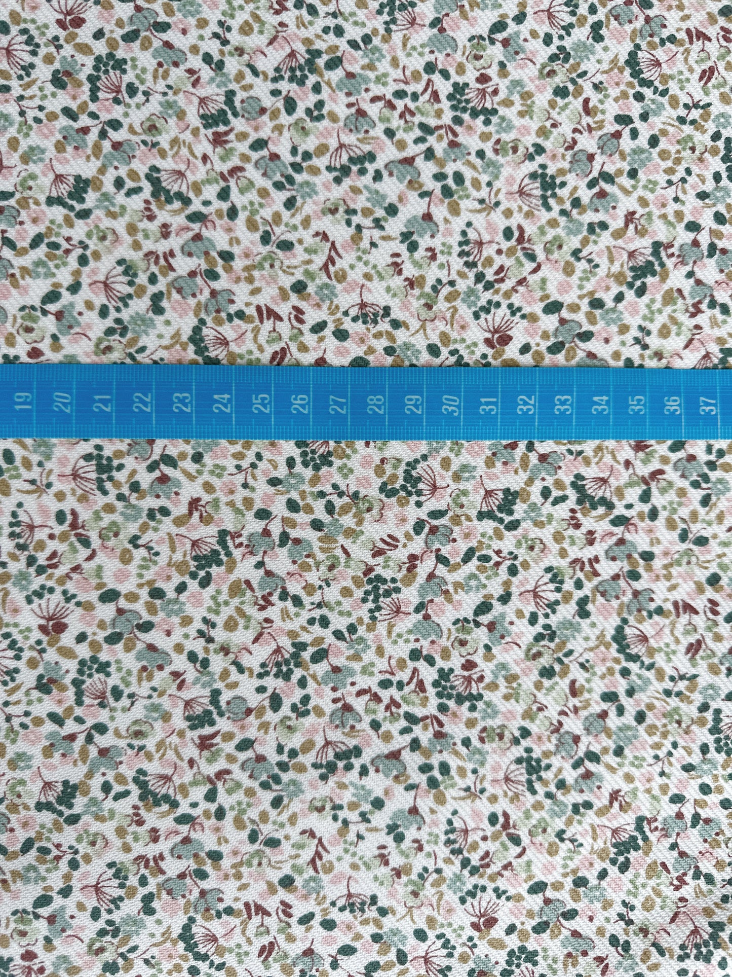 TELA INFANTIL ESTAMPADA DE 1,50 CENTÍMETROS DE ANCHO. 14 EUROS /METRO.