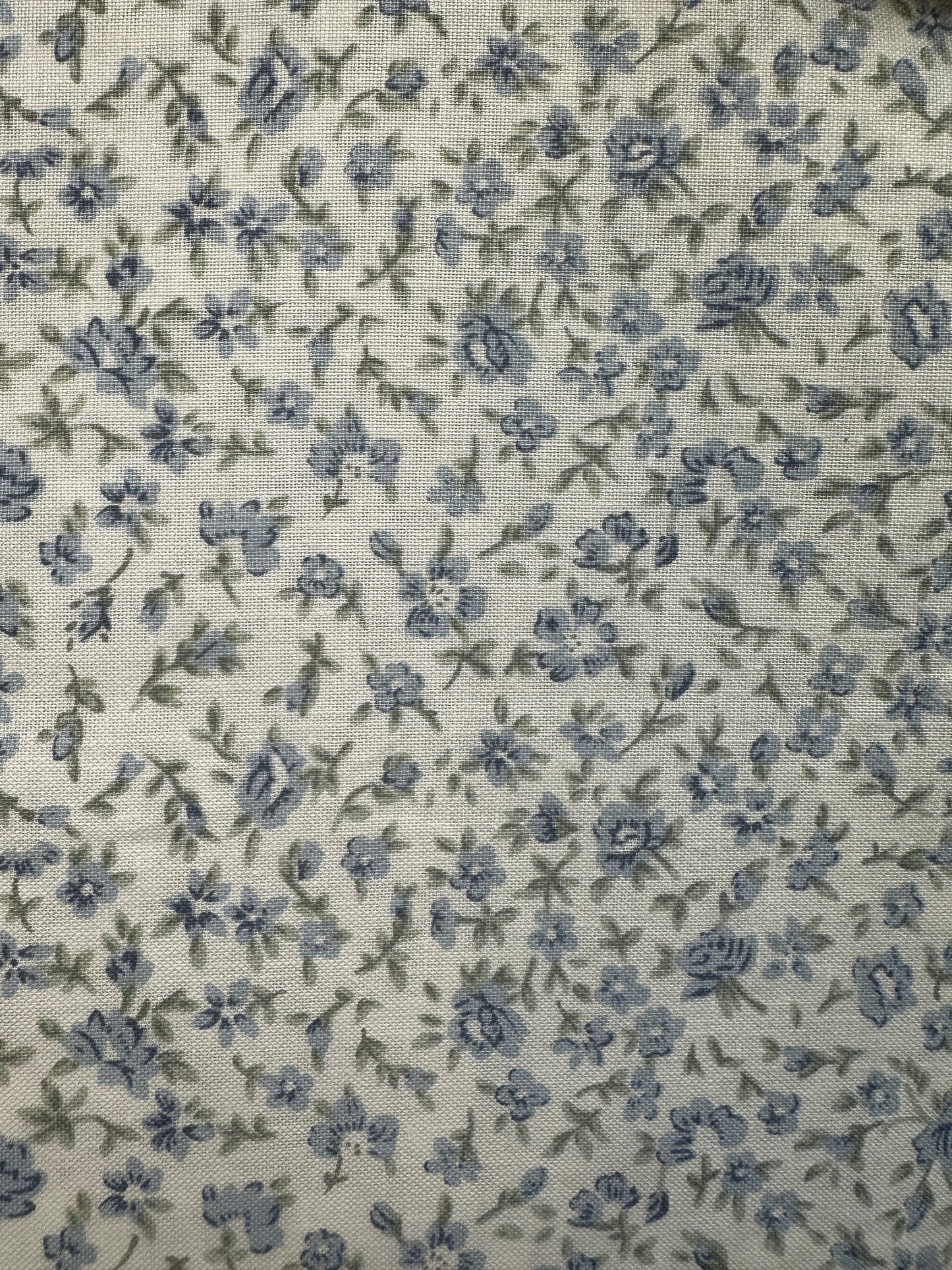 TELA ESTAMPADA LOLA AZUL DE 1,5 METROS DE ANCHO. 9 EUROS/ METRO.