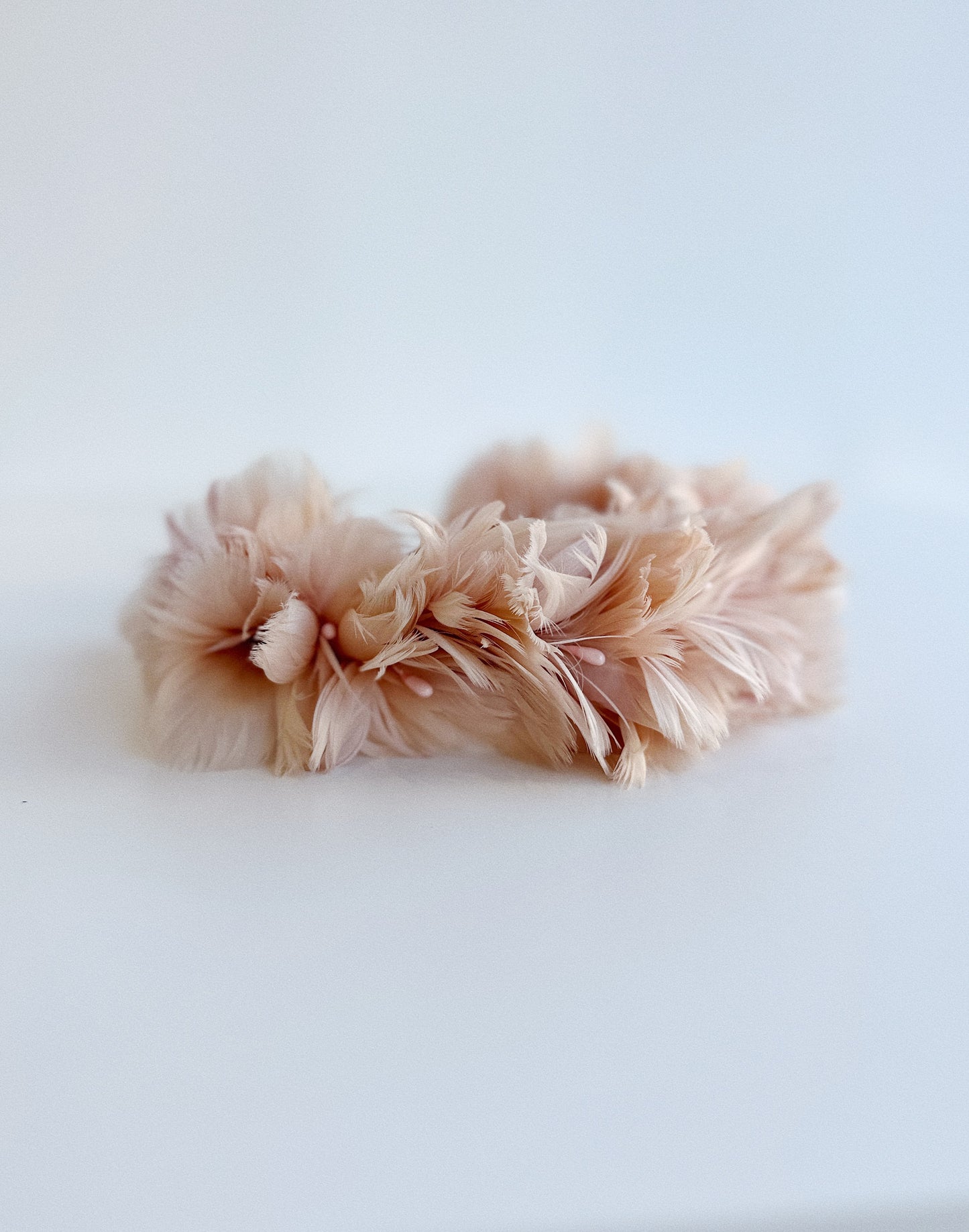 TOCADO PARA NOVIA ESTILO DIADEMA DE PLUMAS
