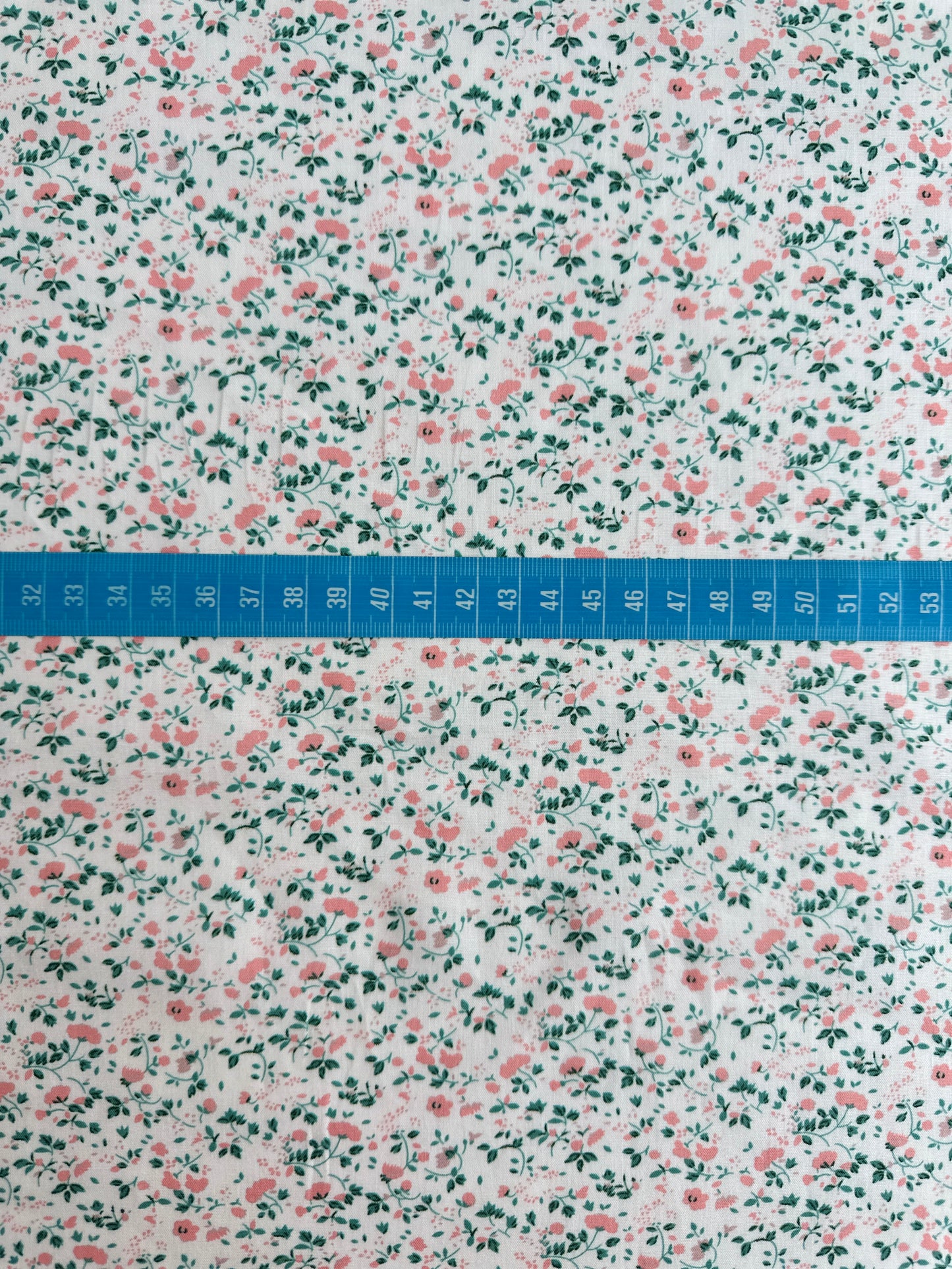 TELA ESTAMPADA DE 1,5 METROS DE ANCHO. 10 EUROS/ METRO.