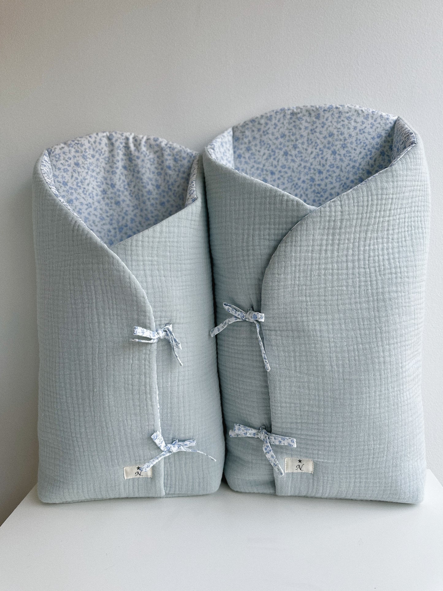 SAQUITO PARA MUÑECOS Y REBORNS MODELO LOLA AZUL CON BAMBULA