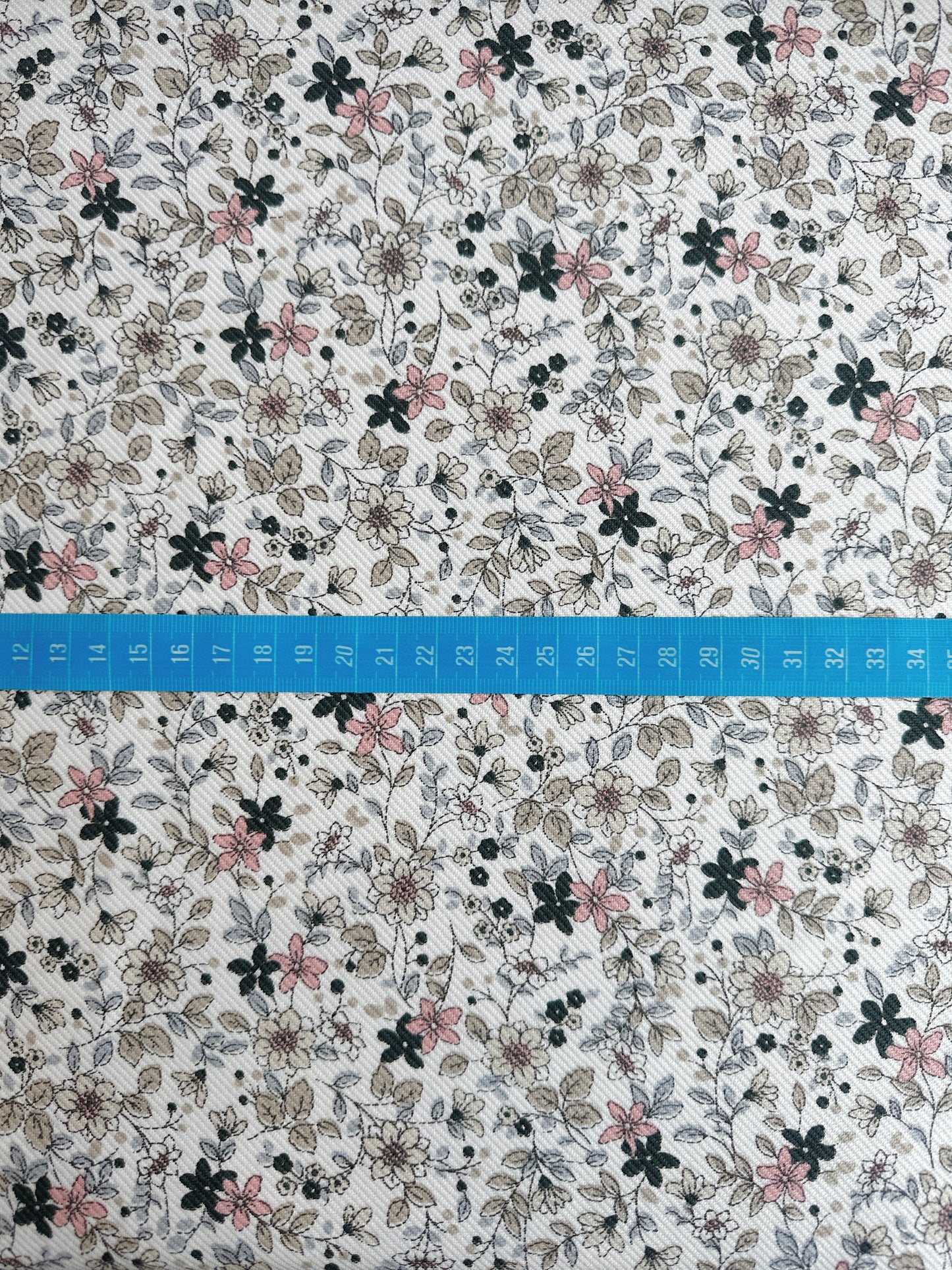 TELA INFANTIL ESTAMPADA DE 1,50 CENTÍMETROS DE ANCHO. 14 EUROS /METRO.