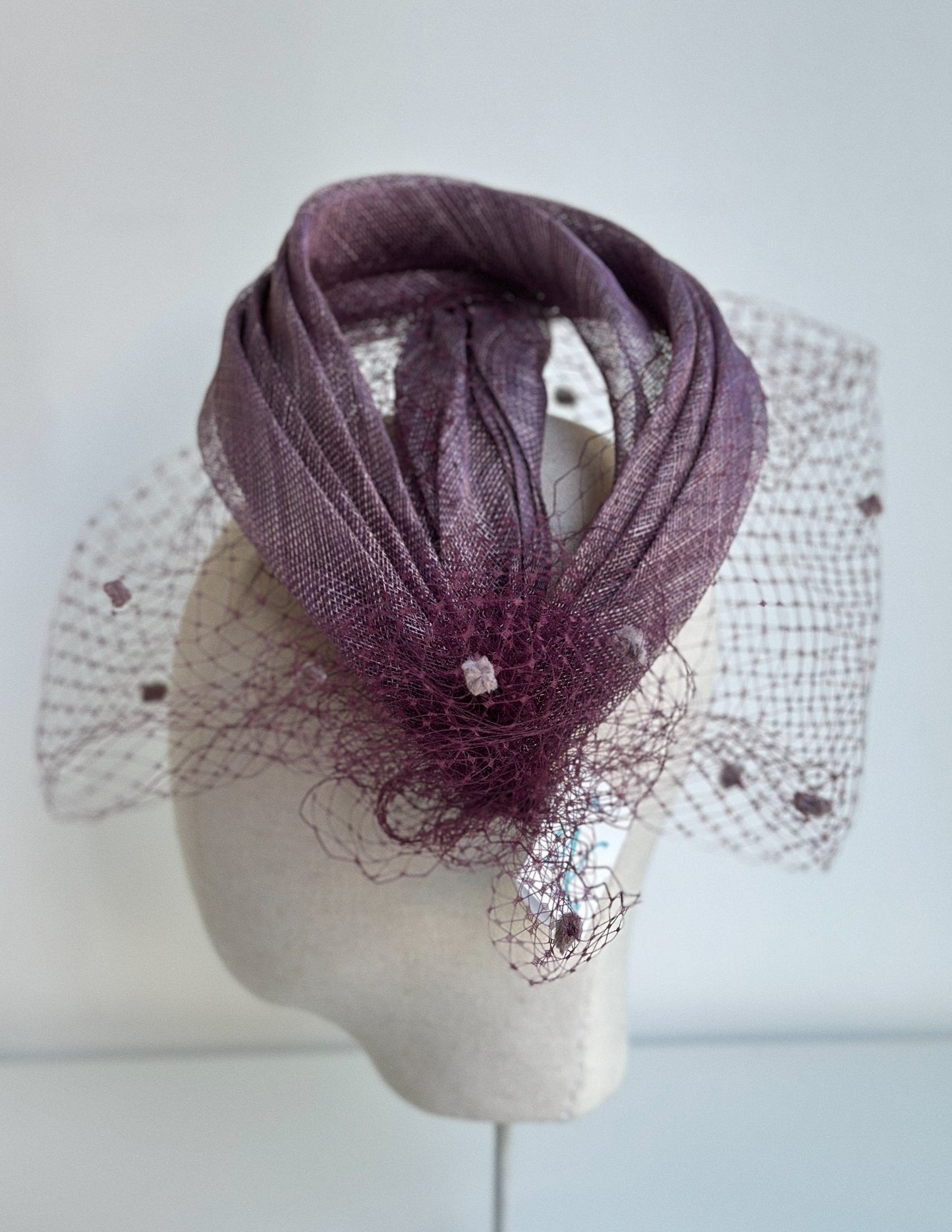 DIADEMA DE SINAMAY DE SEDA CON REDECILLA