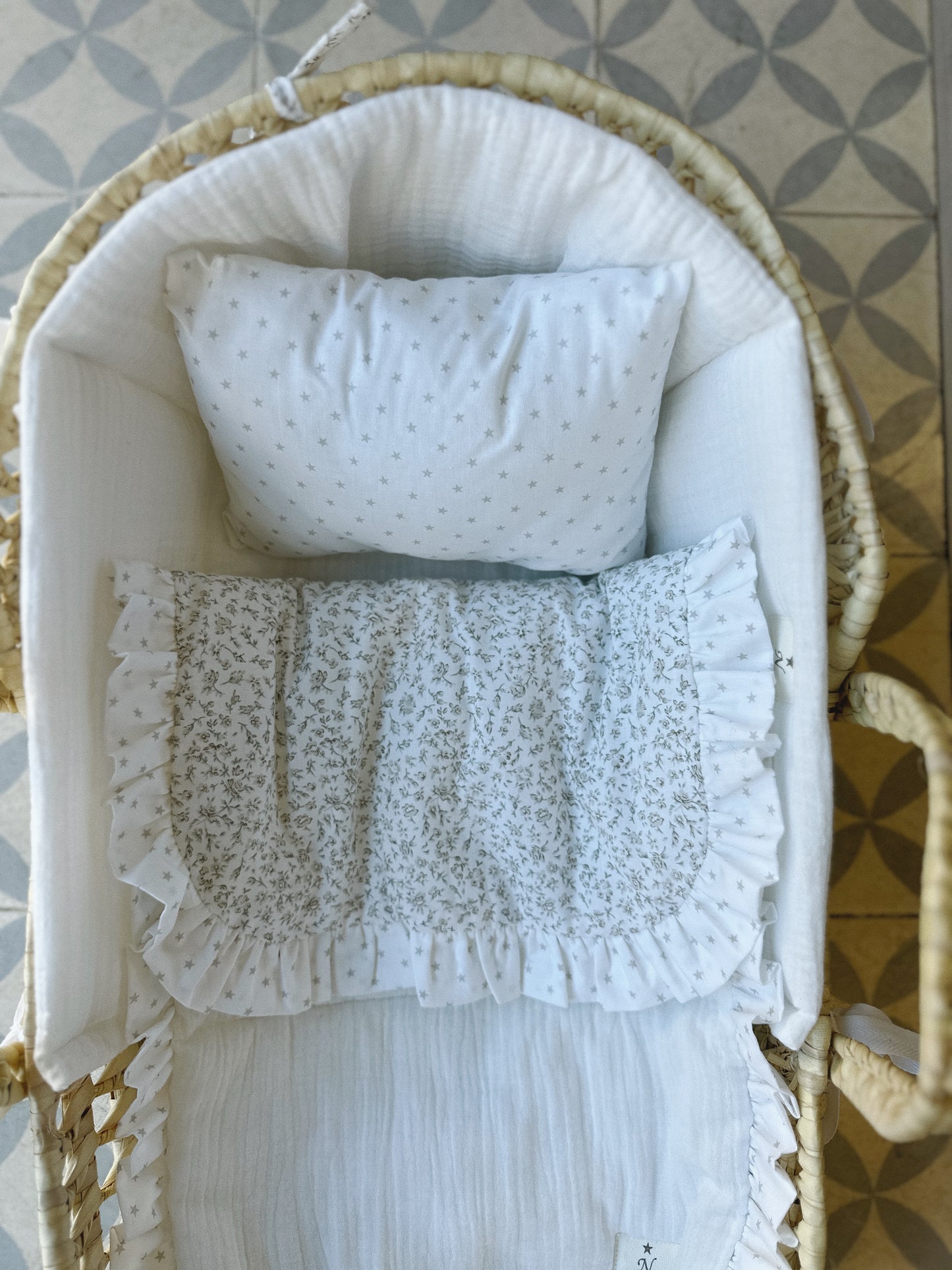 CAPAZO PARA REBORN Y MUÑECAS MODELO ESTRELLAS GRIS