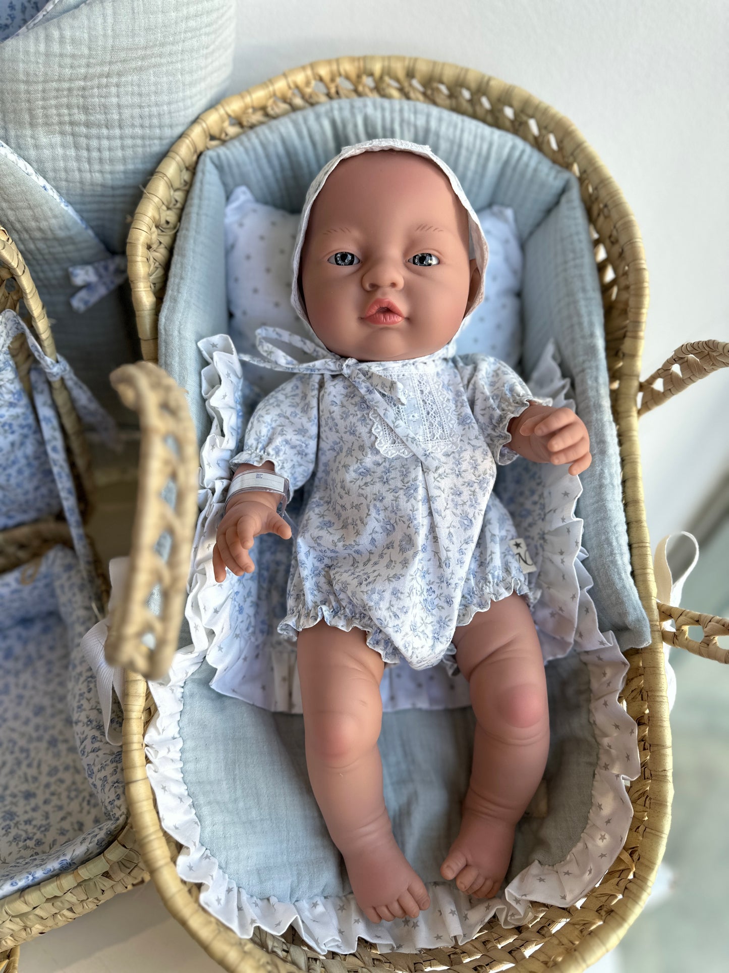 MUÑECO 42 CENTÍMETROS Y ROPA