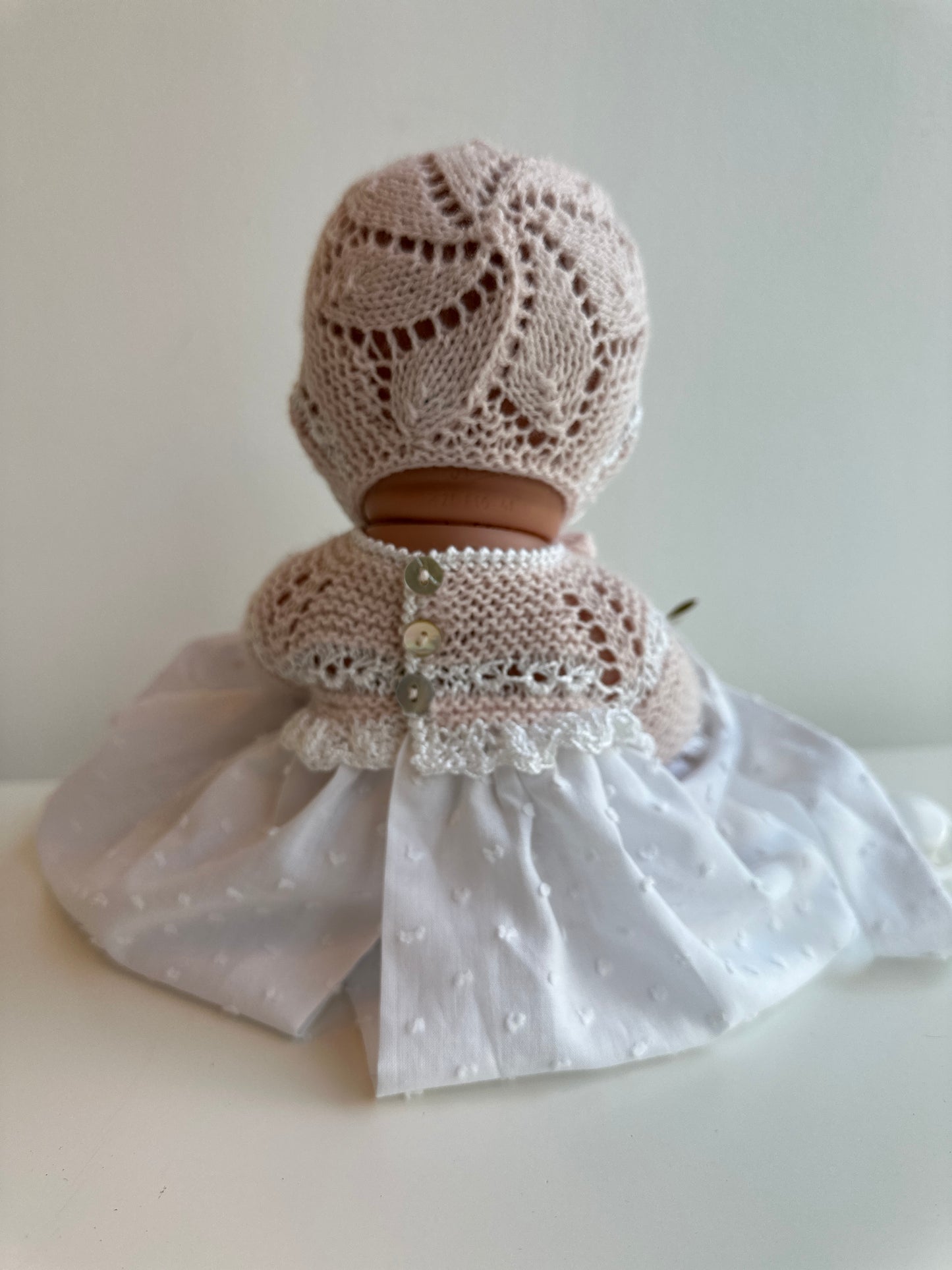 MUÑECO 33 CM con faldón hecho a mano