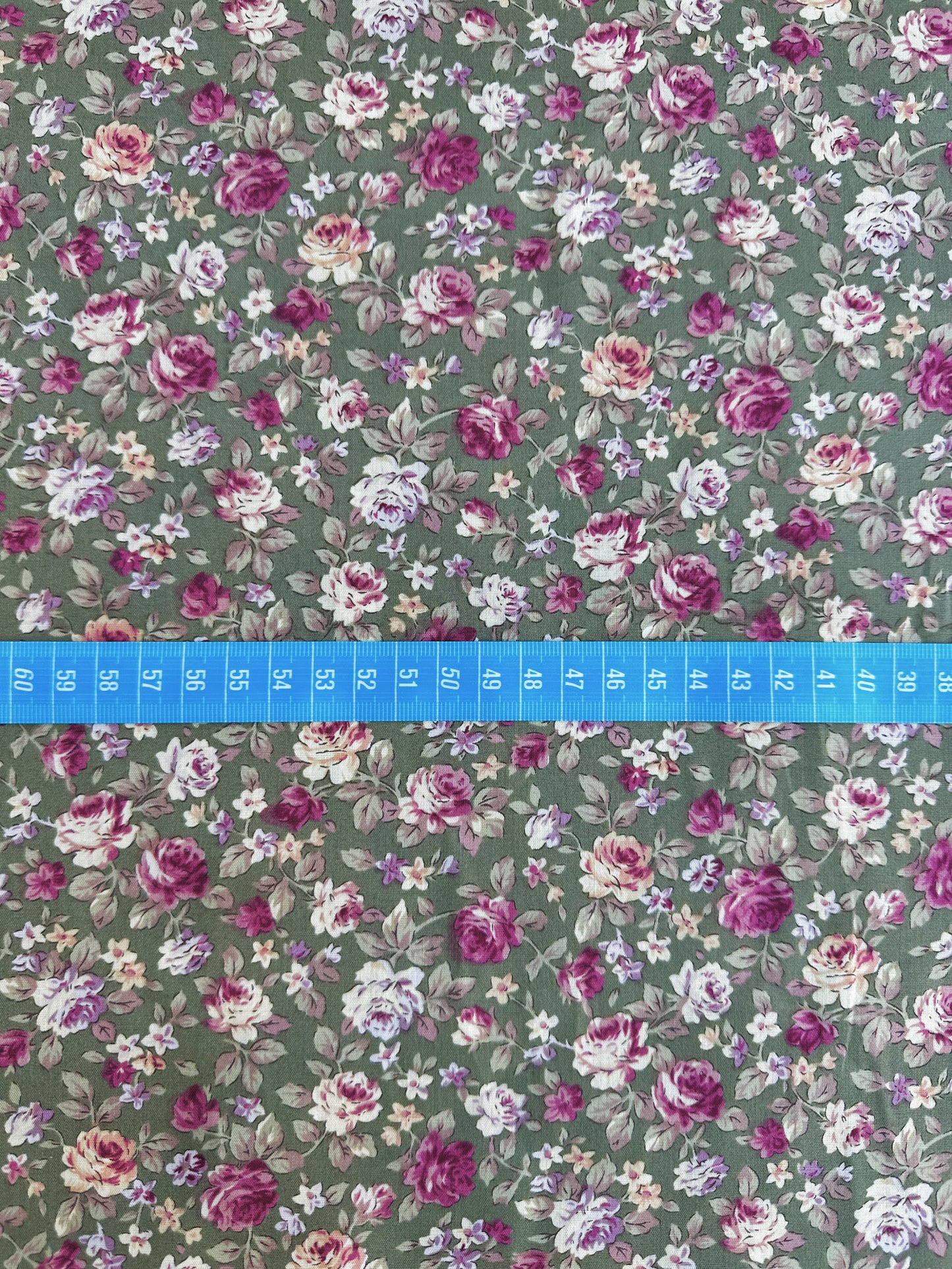 TELA ESTAMPADA DE 1,5 METROS DE ANCHO. 14 EUROS/ METRO.