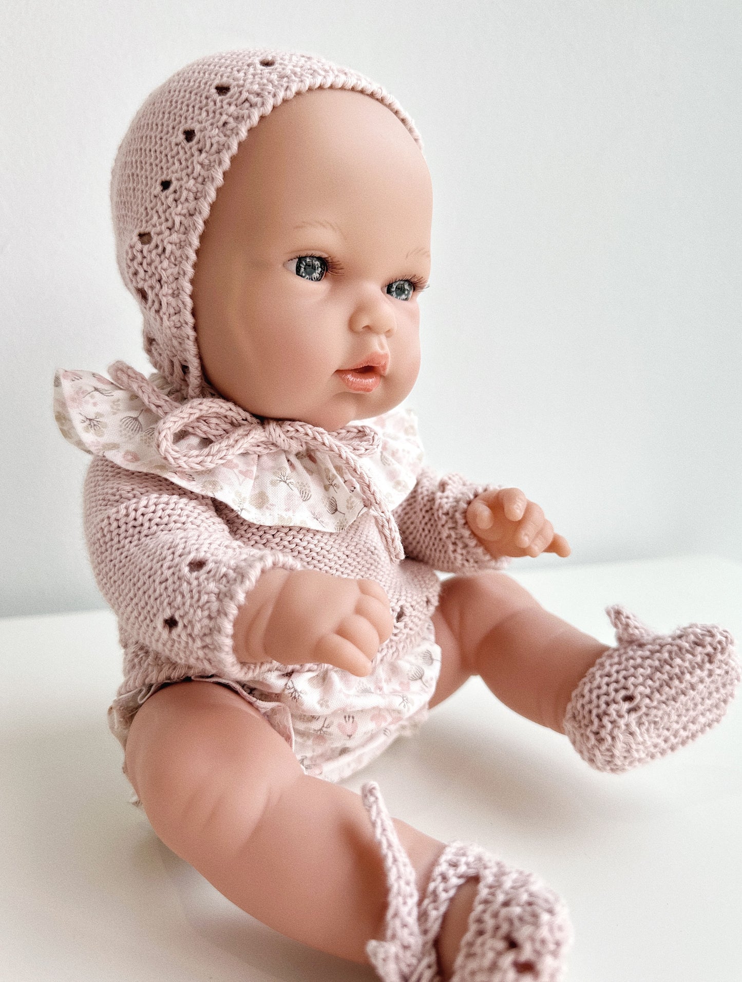 ROPA Y MUÑECO 33 CM