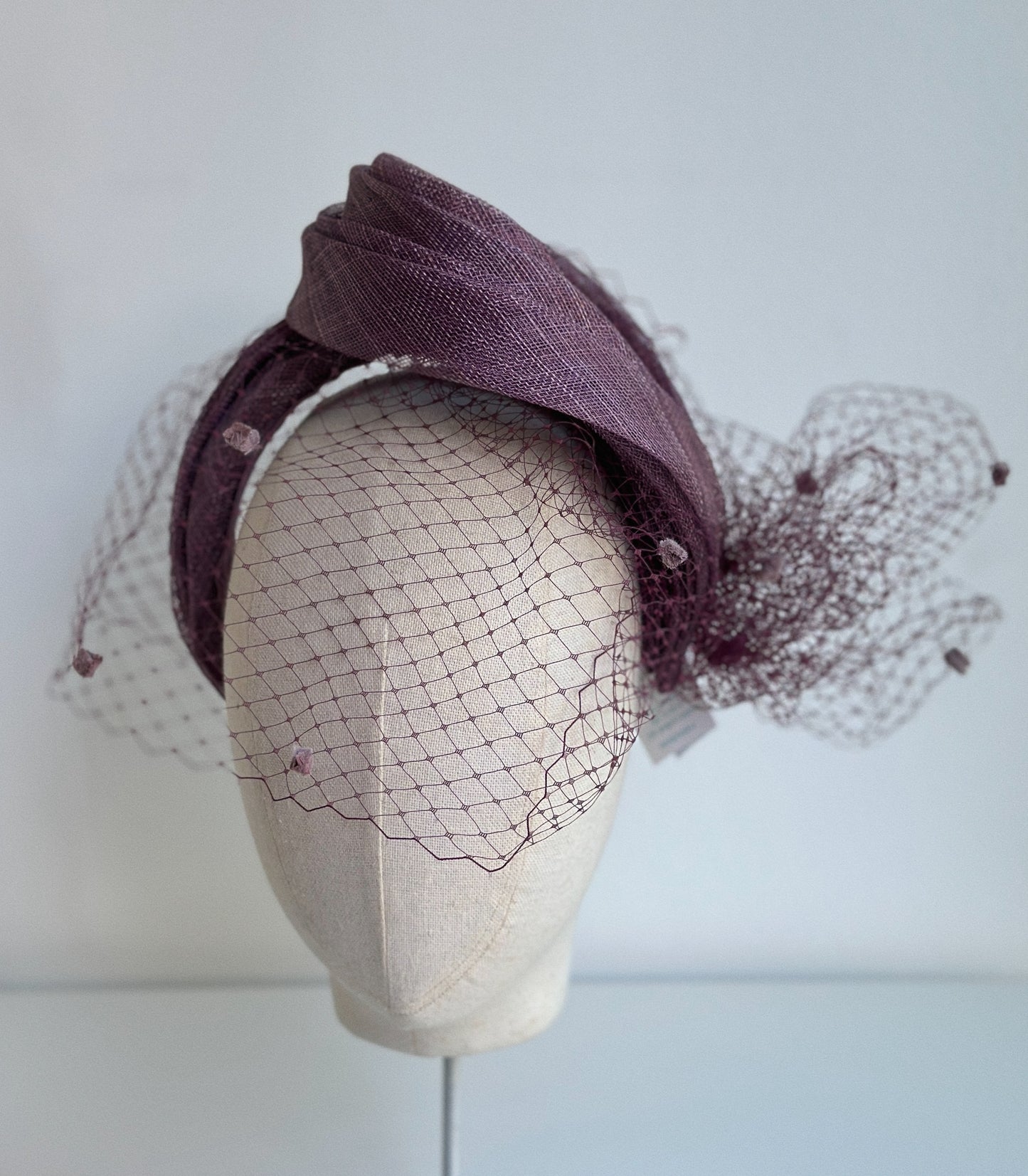DIADEMA DE SINAMAY DE SEDA CON REDECILLA