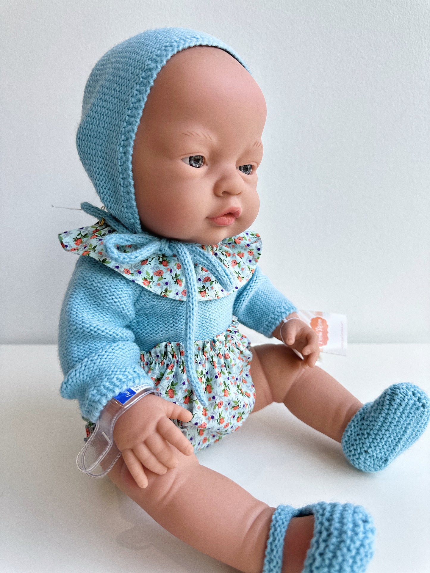 MUÑECO 42 CENTÍMETROS Y ROPA