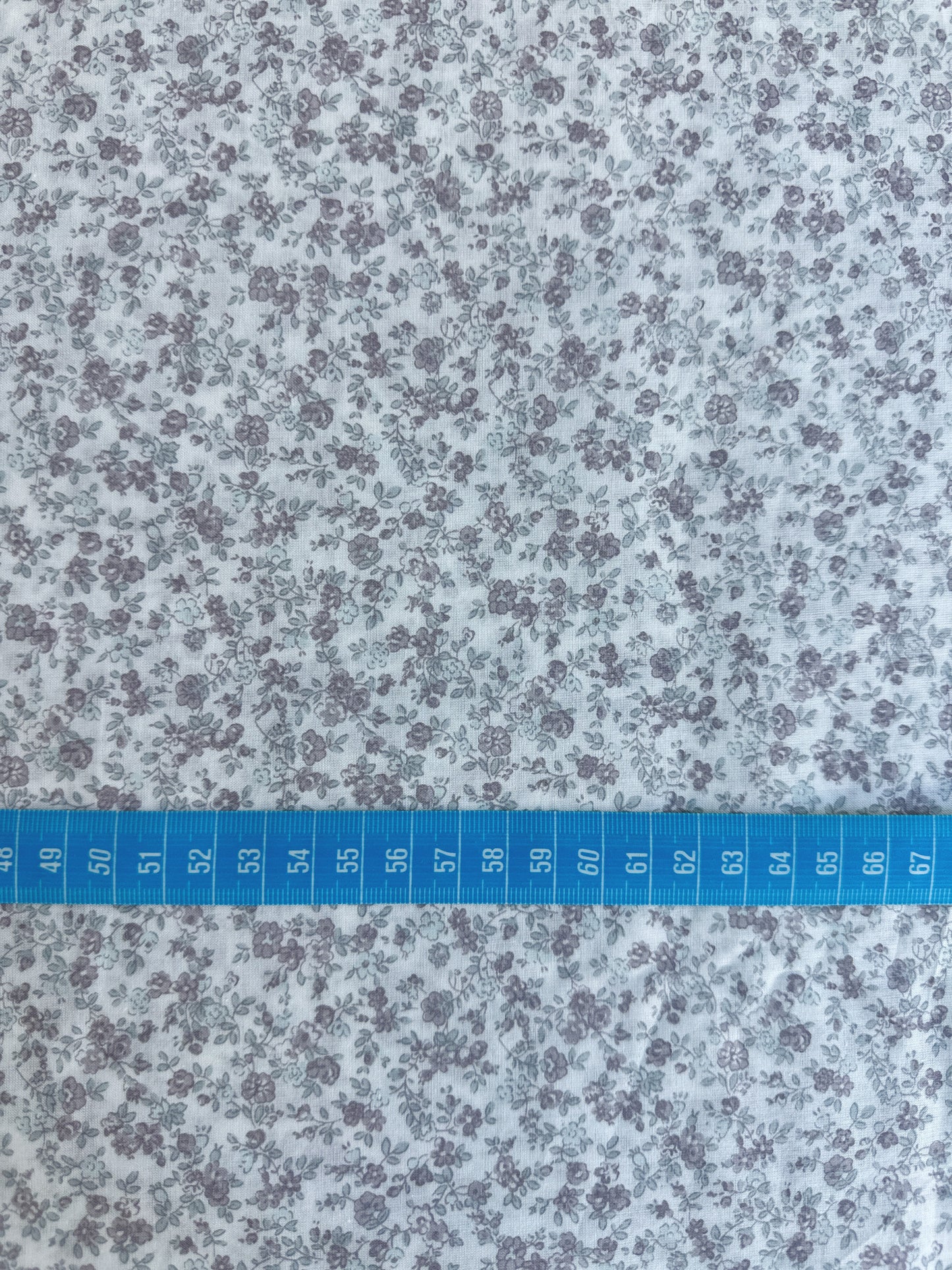 TELA ESTAMPADA DE 1,5 METROS DE ANCHO. 10 EUROS/ METRO.