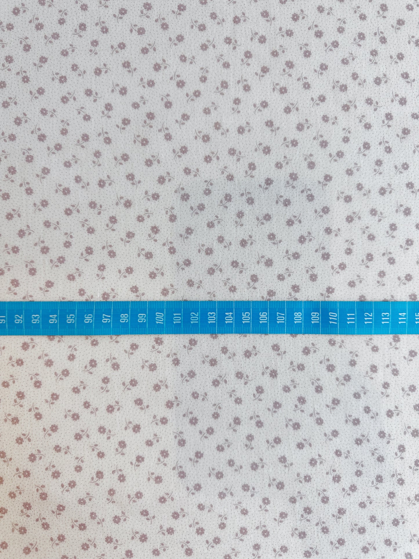TELA ESTAMPADA DE 1,5 METROS DE ANCHO. 10 EUROS/ METRO. DOBLE GASA