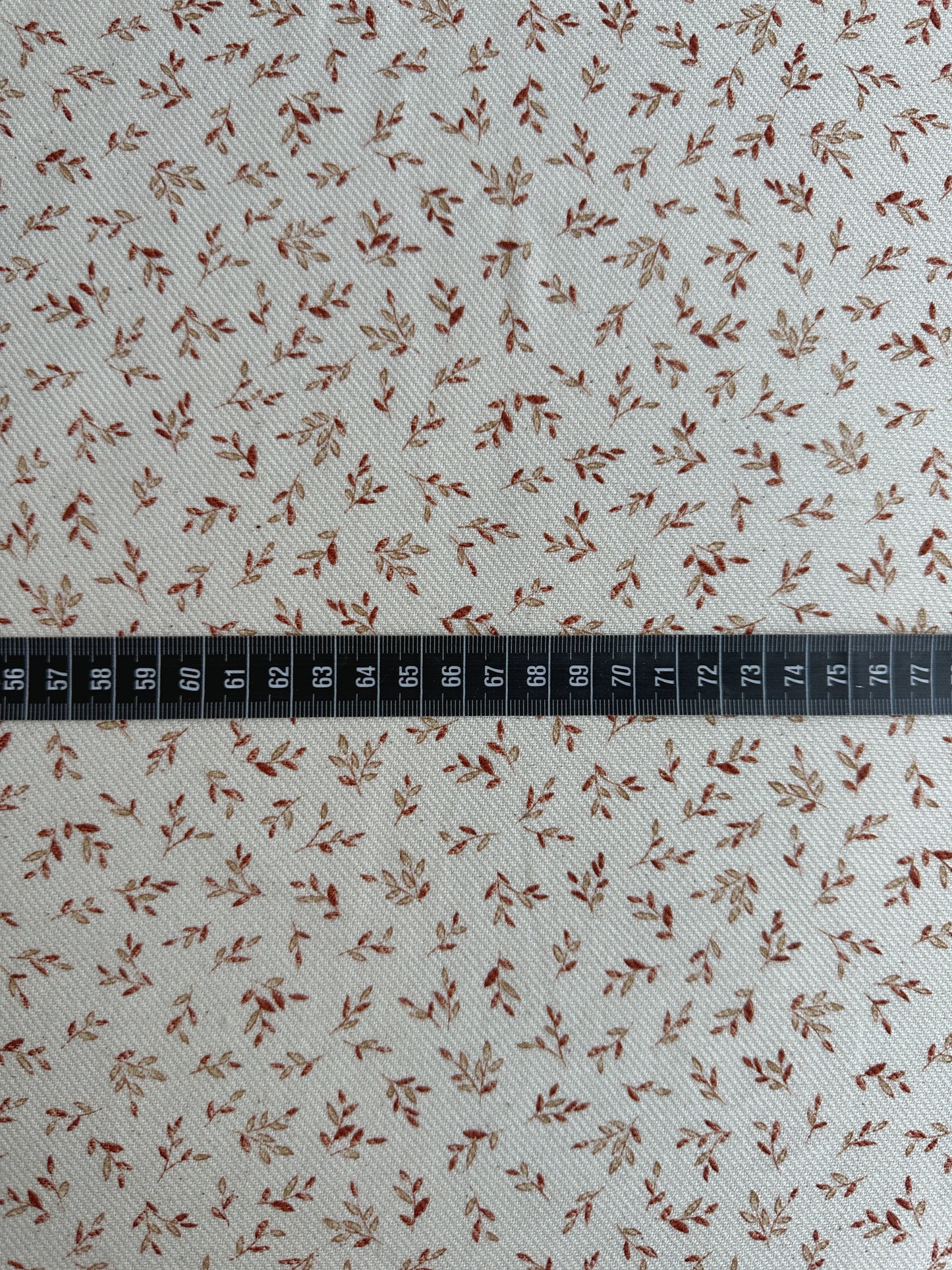 TELA ESTAMPADA DE 1,5 METROS DE ANCHO. 11,80 EUROS/ METRO.