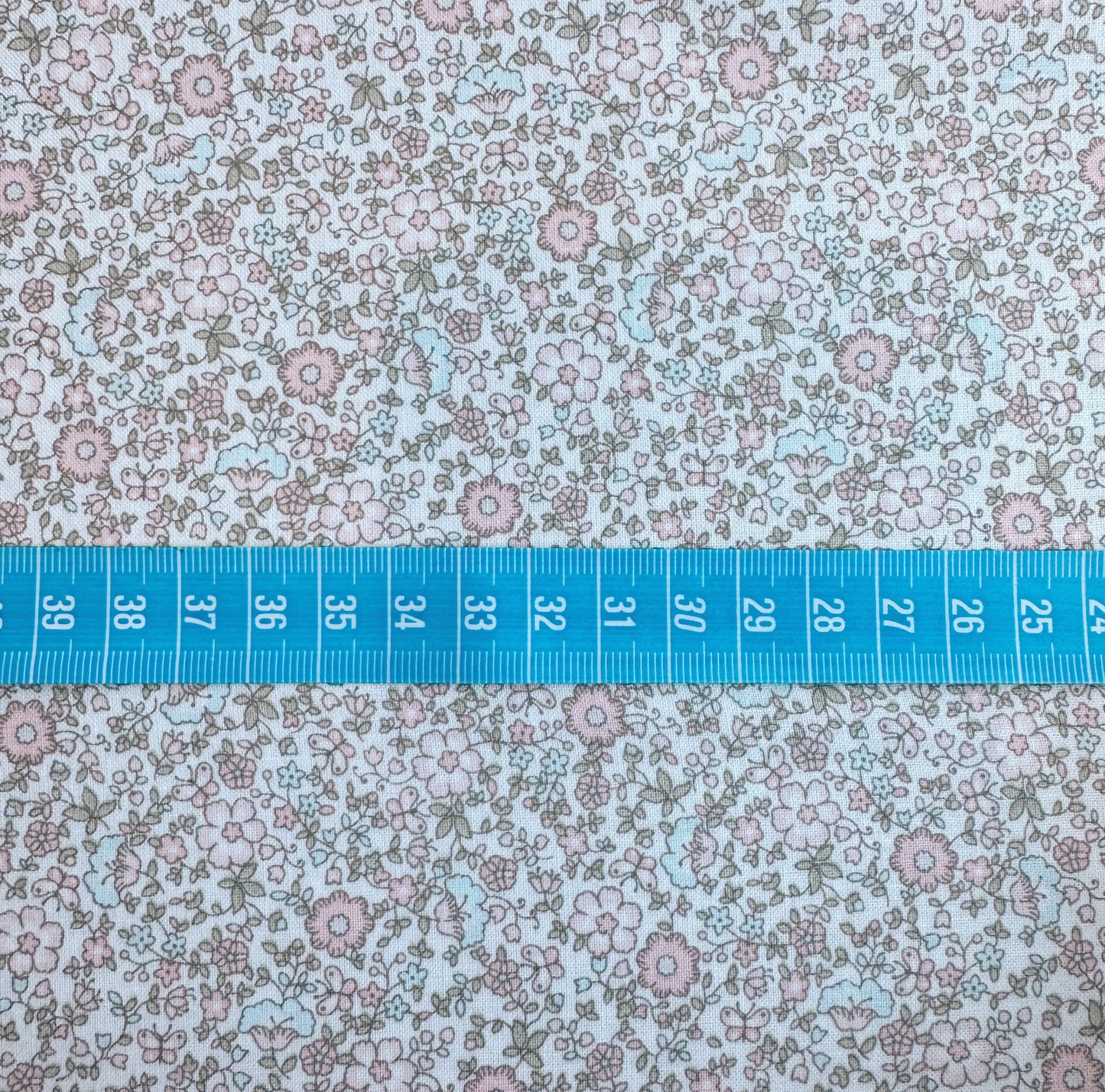 TELA INFANTIL ESTAMPADA DE 1,50 CENTÍMETROS DE ANCHO. 14 EUROS /METRO.