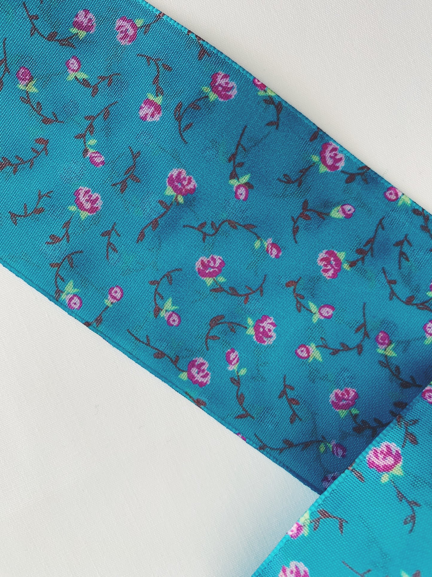 CINTA DE PELO ESTAMPADO DE FLORES AZUL, ROSA DE 6 CENTÍMETROS DE ANCHO