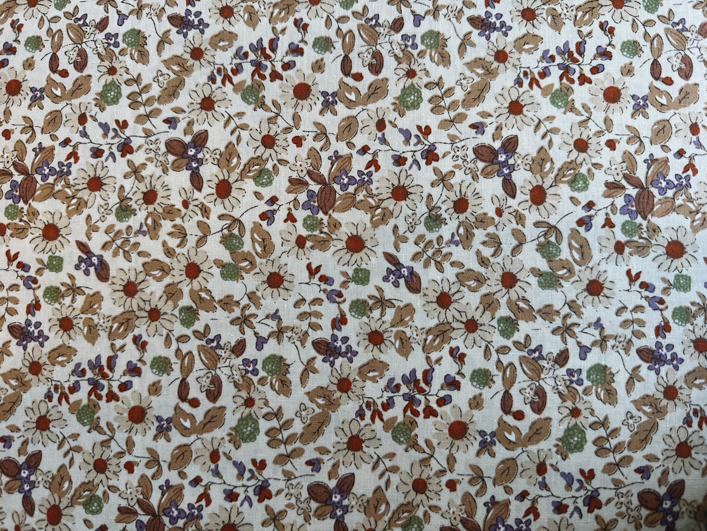 TELA ESTAMPADA DE 1,5 METROS DE ANCHO. 10 EUROS/ METRO.