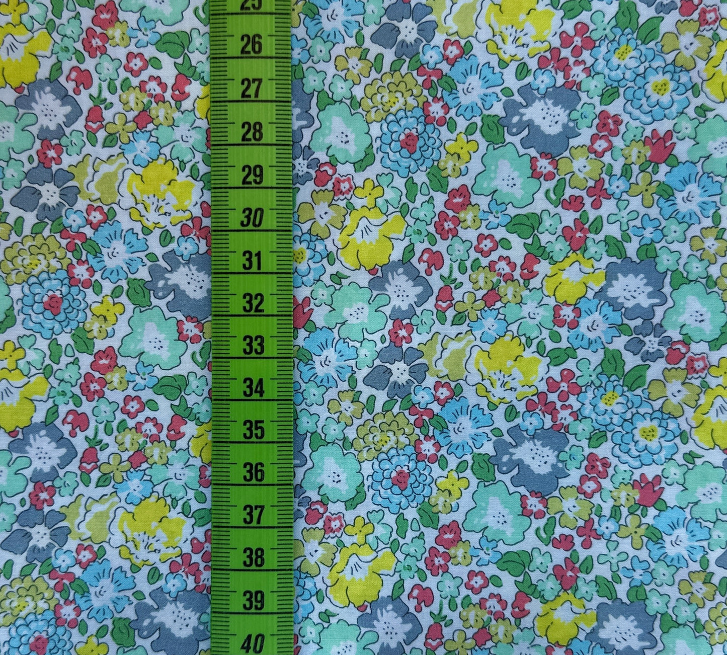 TELA INFANTIL ESTAMPADA DE 1,50 CENTÍMETROS DE ANCHO. 18,20 EUROS /METRO.