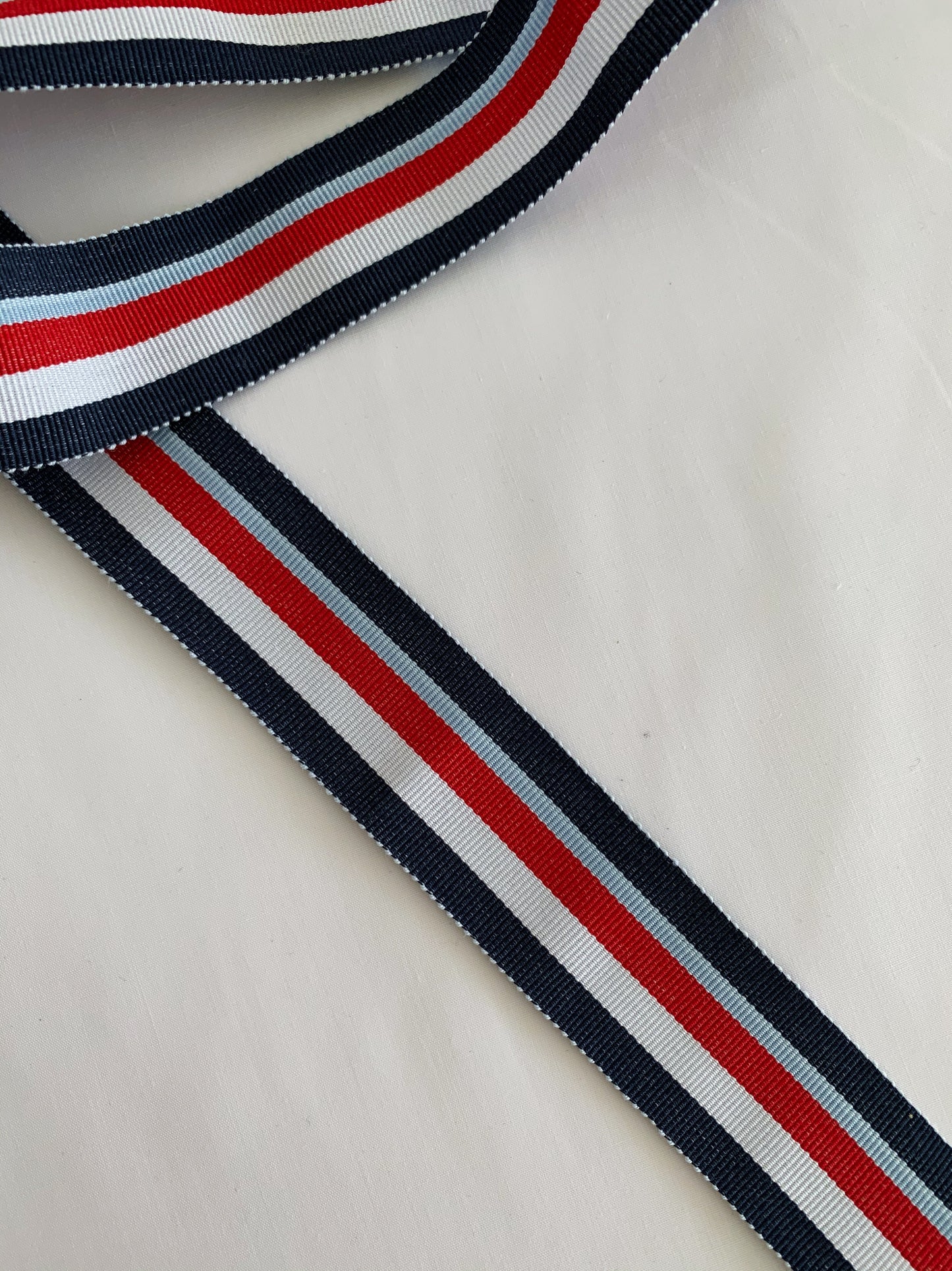 CINTA DE PELO ESTAMPADO DE RAYAS EN ROJO, AZUL MARINO, AZUL CLARO Y BLANCO 3,5 CENTÍMETROS DE ANCHO
