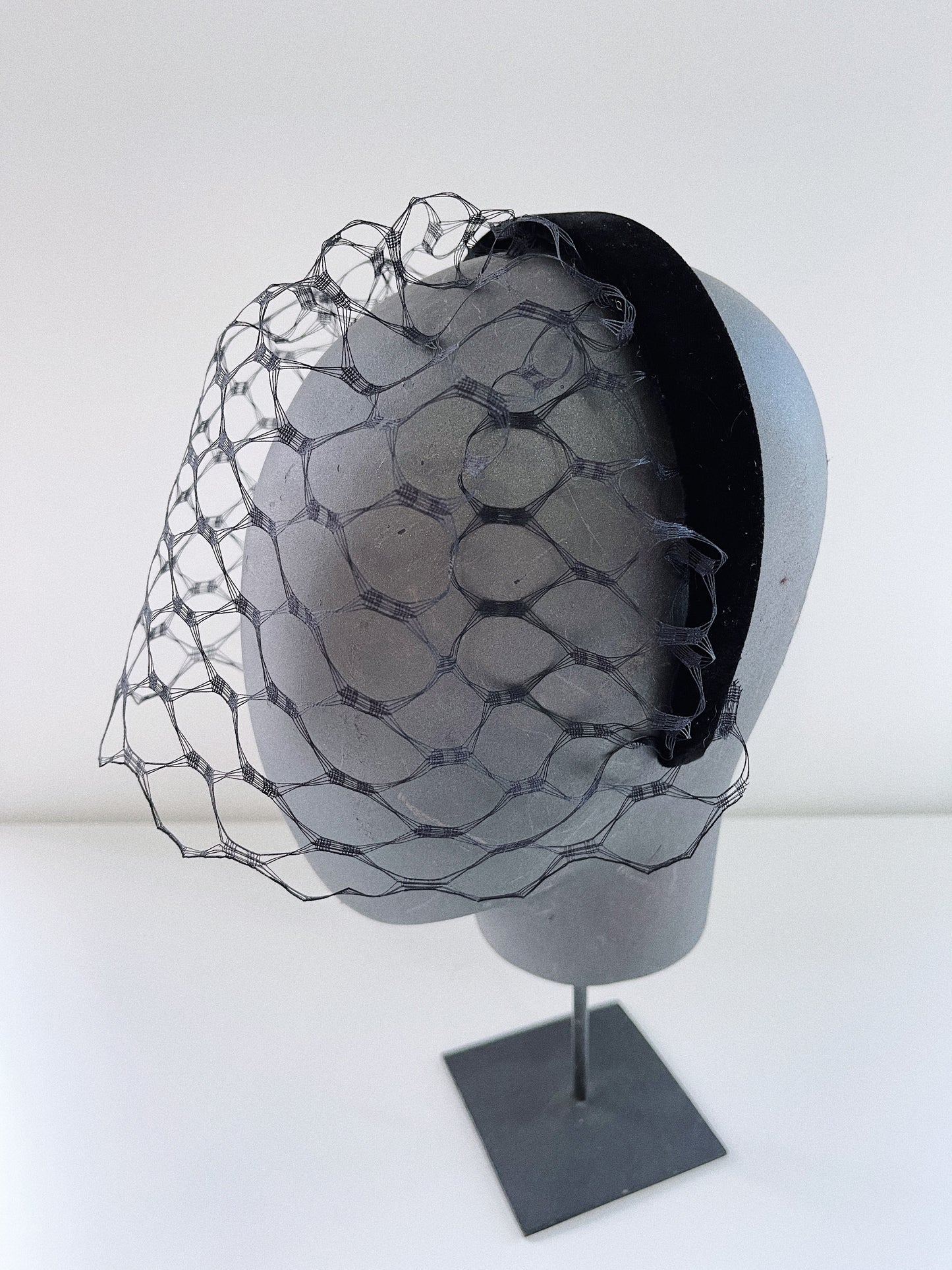 DIADEMA DE TERCIOPELO Y REDECILLA