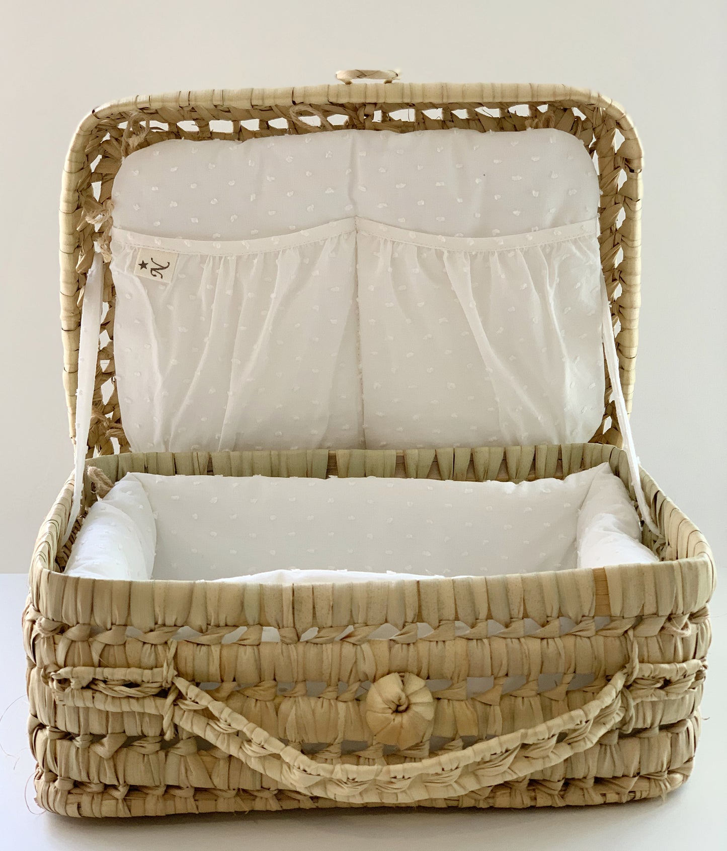 MALETA MIMBRE FORRADA EN PLUMETI BLANCO