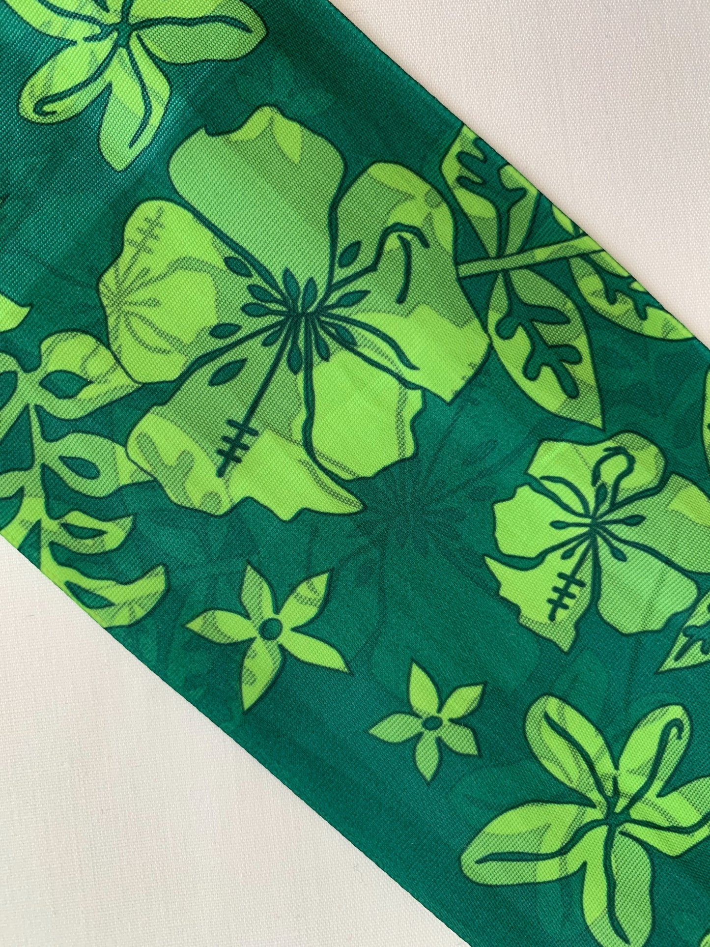 CINTA DE PELO ESTAMPADO FLORAL EN VERDES 7 CENTÍMETROS DE ANCHO