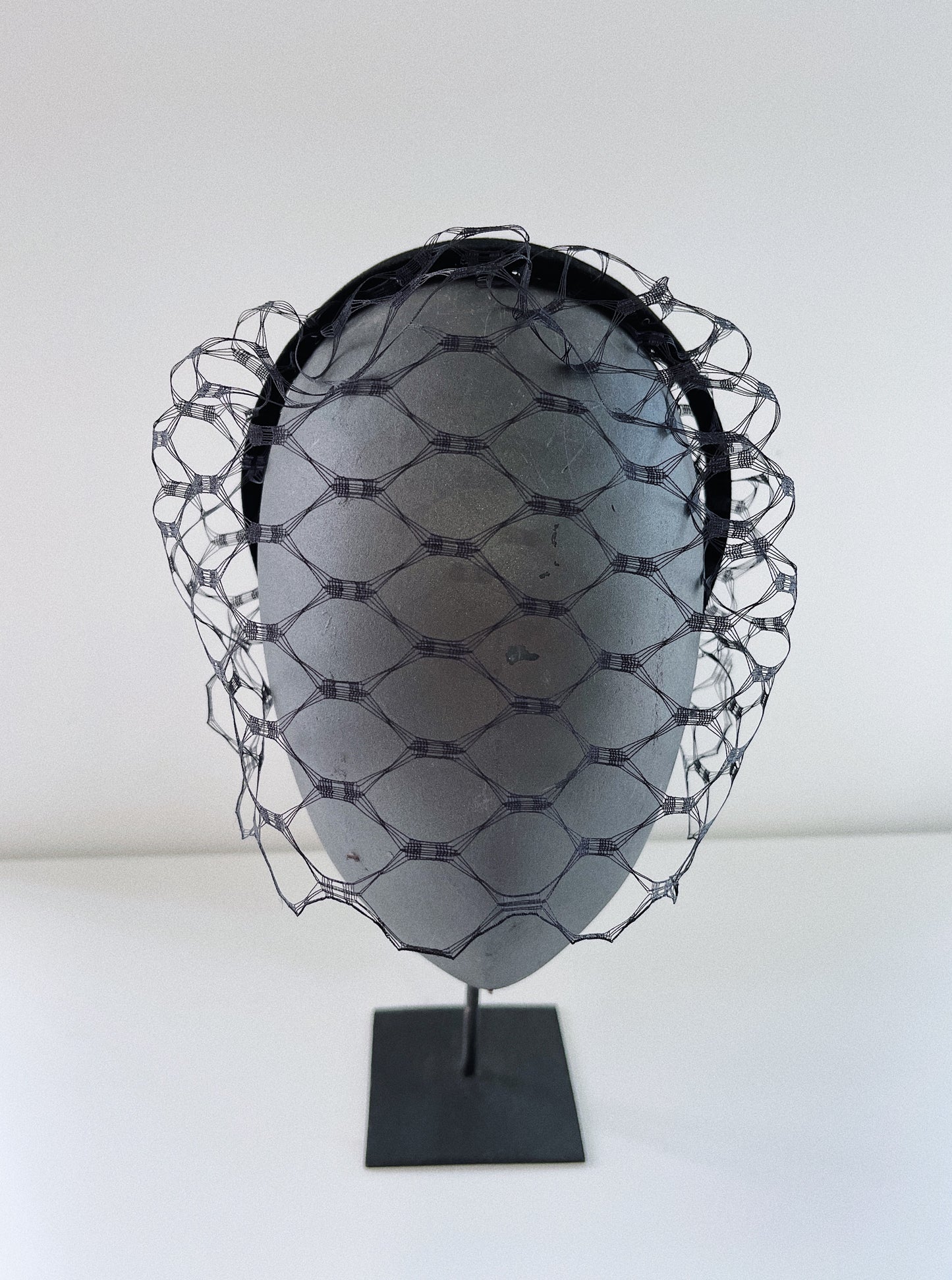 DIADEMA DE TERCIOPELO Y REDECILLA