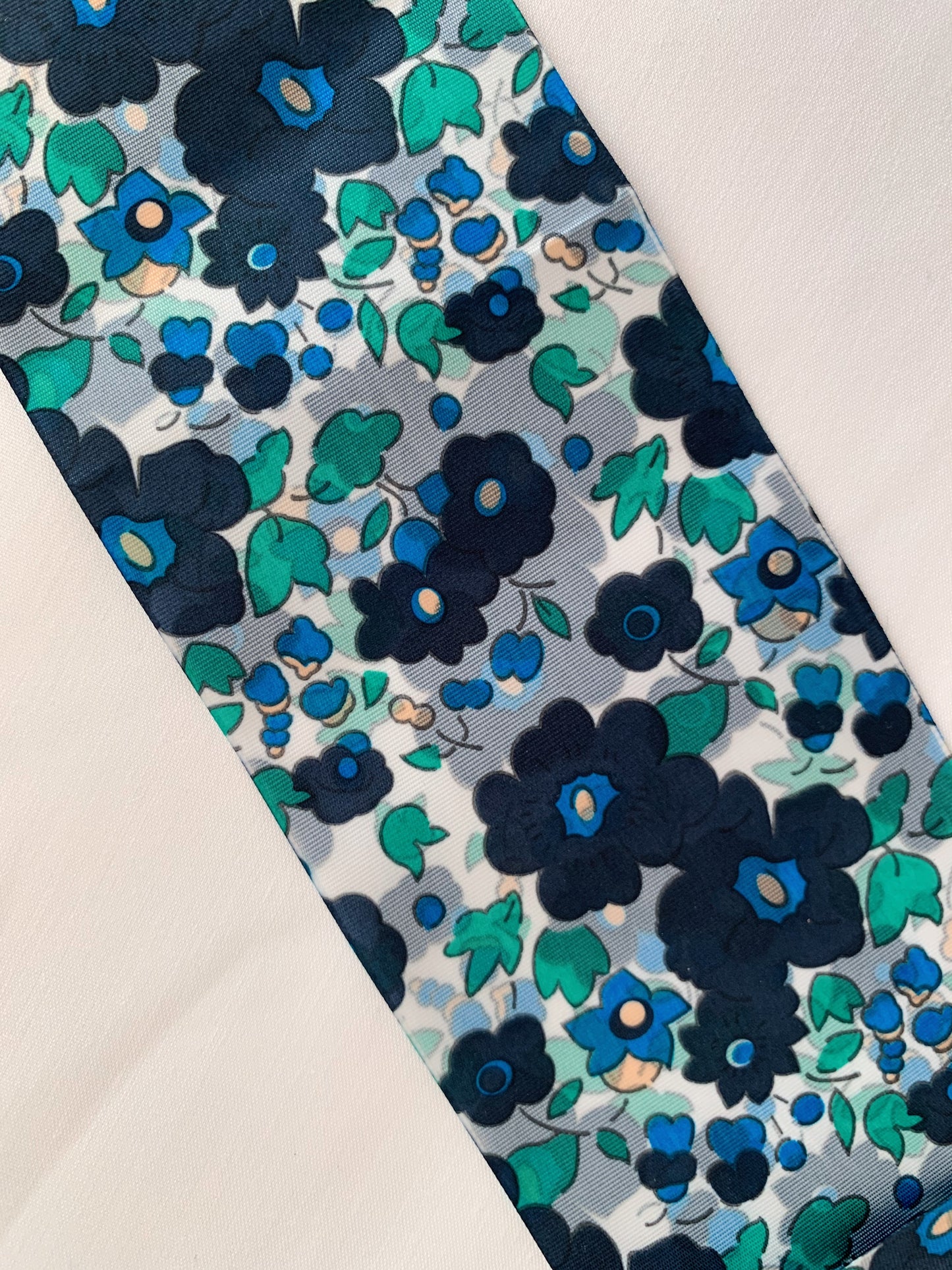 CINTA DE PELO ESTAMPADO FLORAL EN TONOS VERDES , AZULES Y BLANCO 7 CENTÍMETROS DE ANCHO