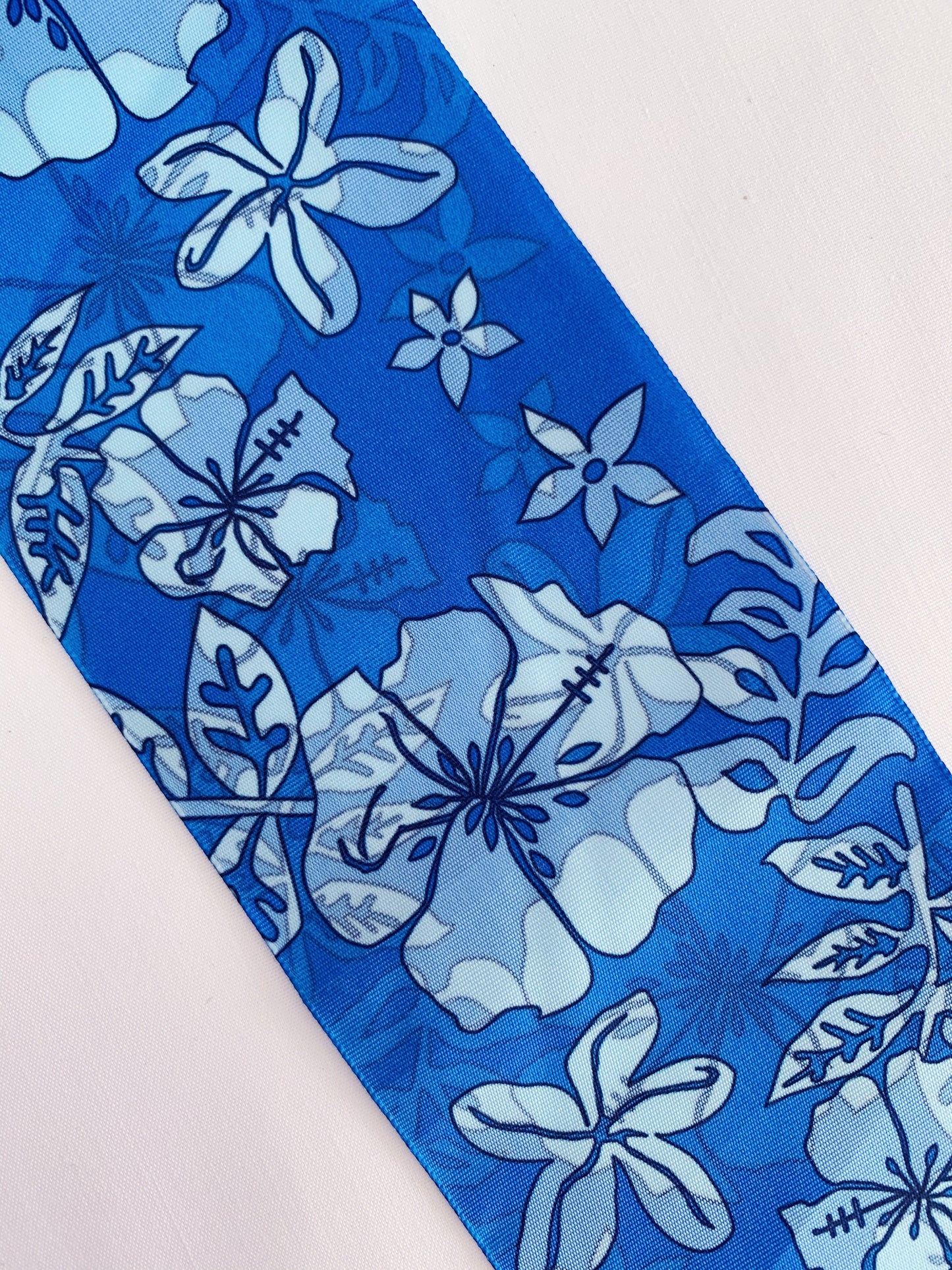 CINTA DE PELO ESTAMPADO FLORAL EN AZULES 7 CENTÍMETROS DE ANCHO