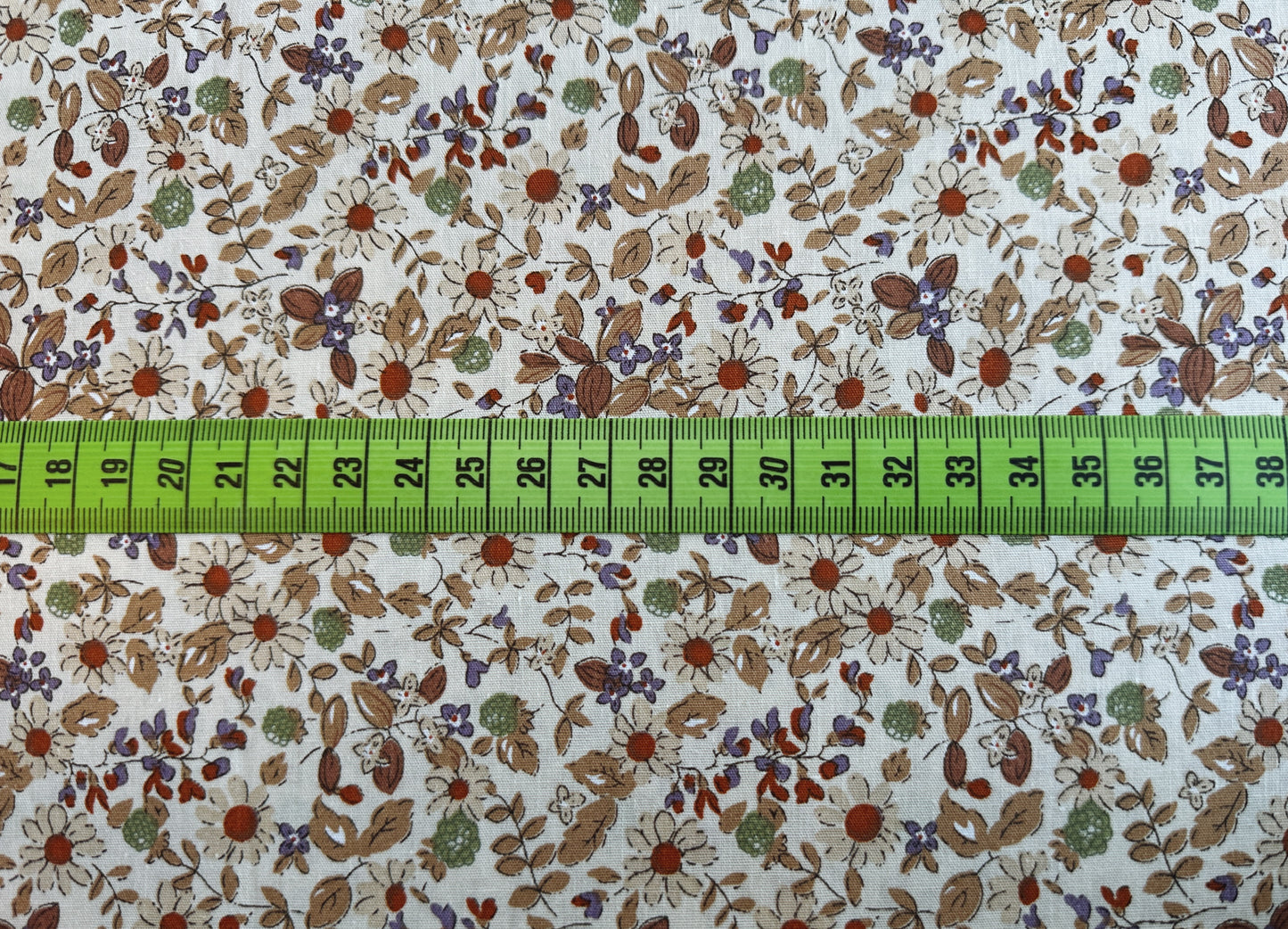TELA ESTAMPADA DE 1,5 METROS DE ANCHO. 10 EUROS/ METRO.