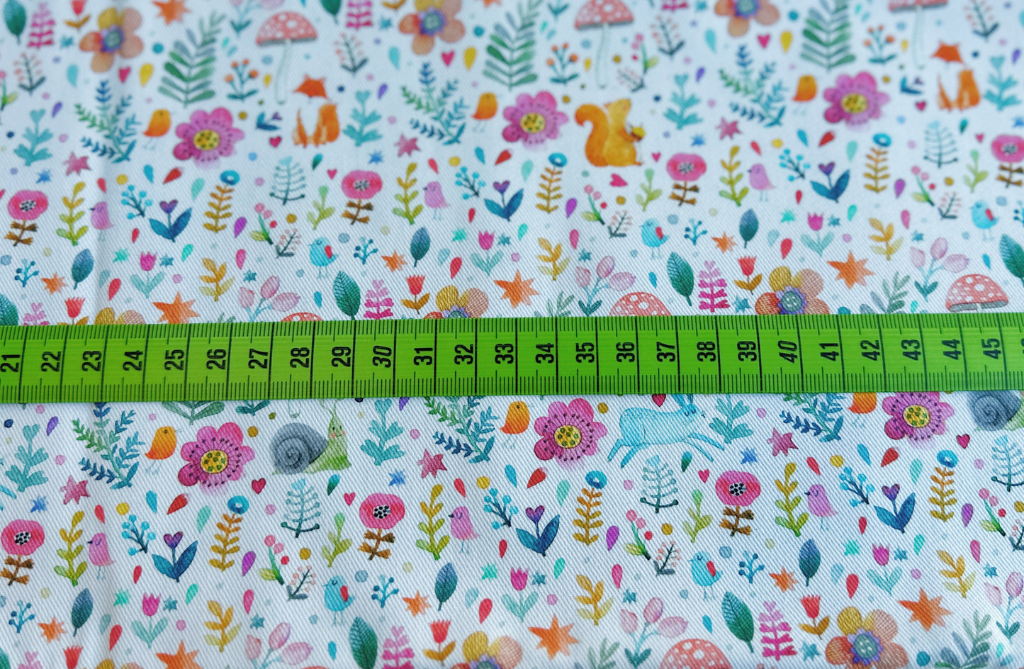 TELA INFANTIL ESTAMPADA DE 1,50 CENTÍMETROS DE ANCHO. 19 EUROS /METRO.