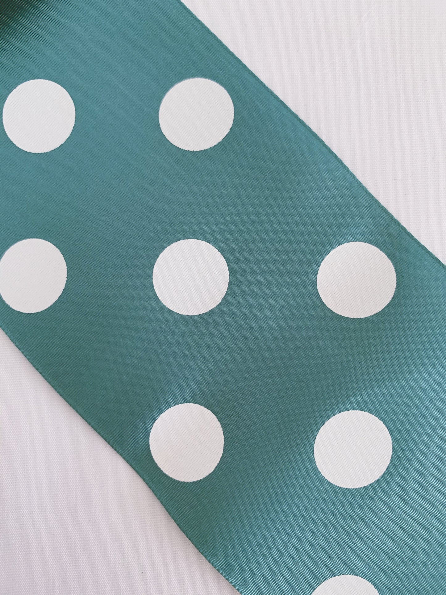CINTA DE PELO ESTAMPADO LUNARES EN TONOS VERDE Y BLANCO 7 CENTÍMETROS DE ANCHO