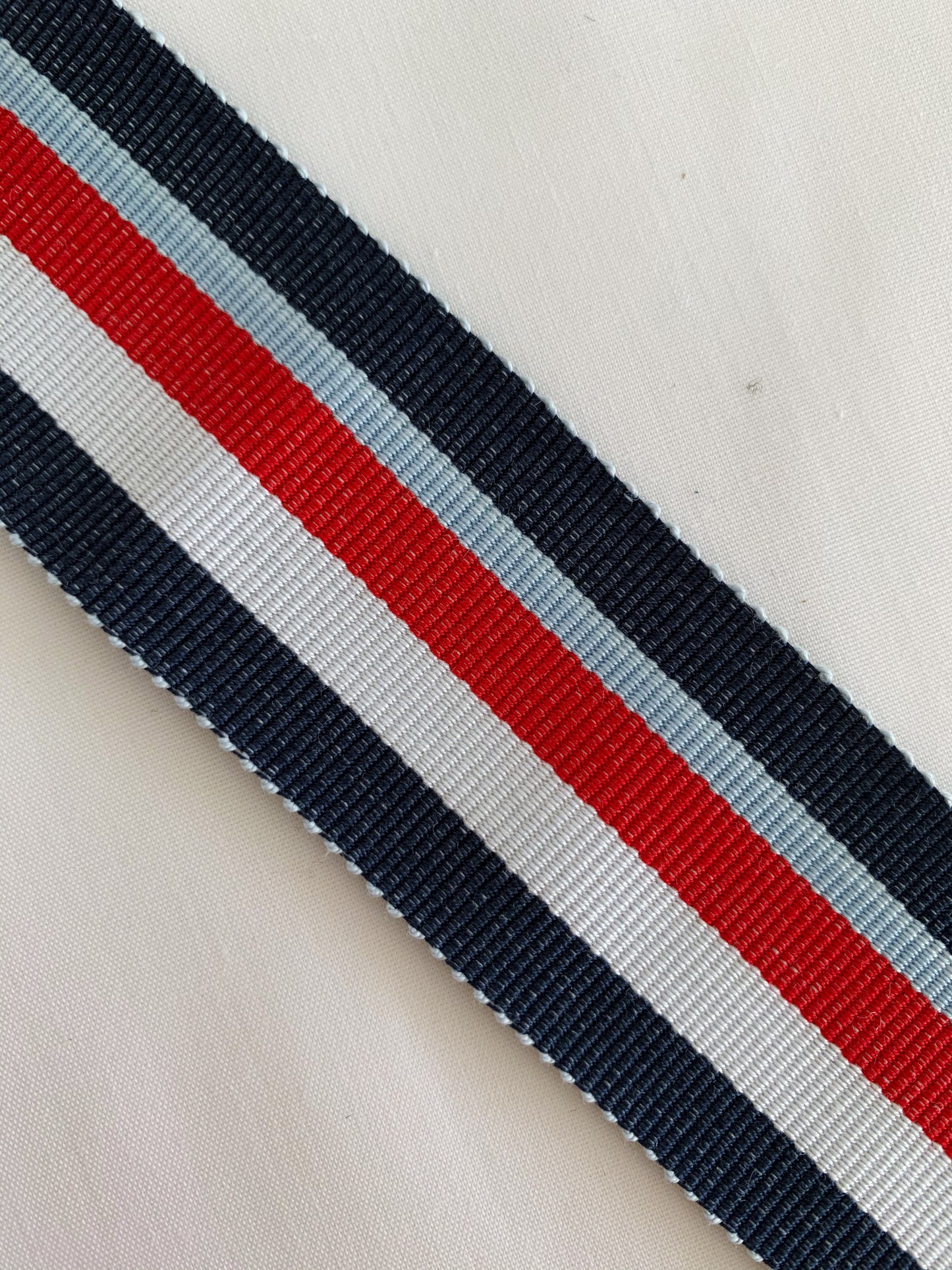 CINTA DE PELO ESTAMPADO DE RAYAS EN ROJO, AZUL MARINO, AZUL CLARO Y BLANCO 3,5 CENTÍMETROS DE ANCHO