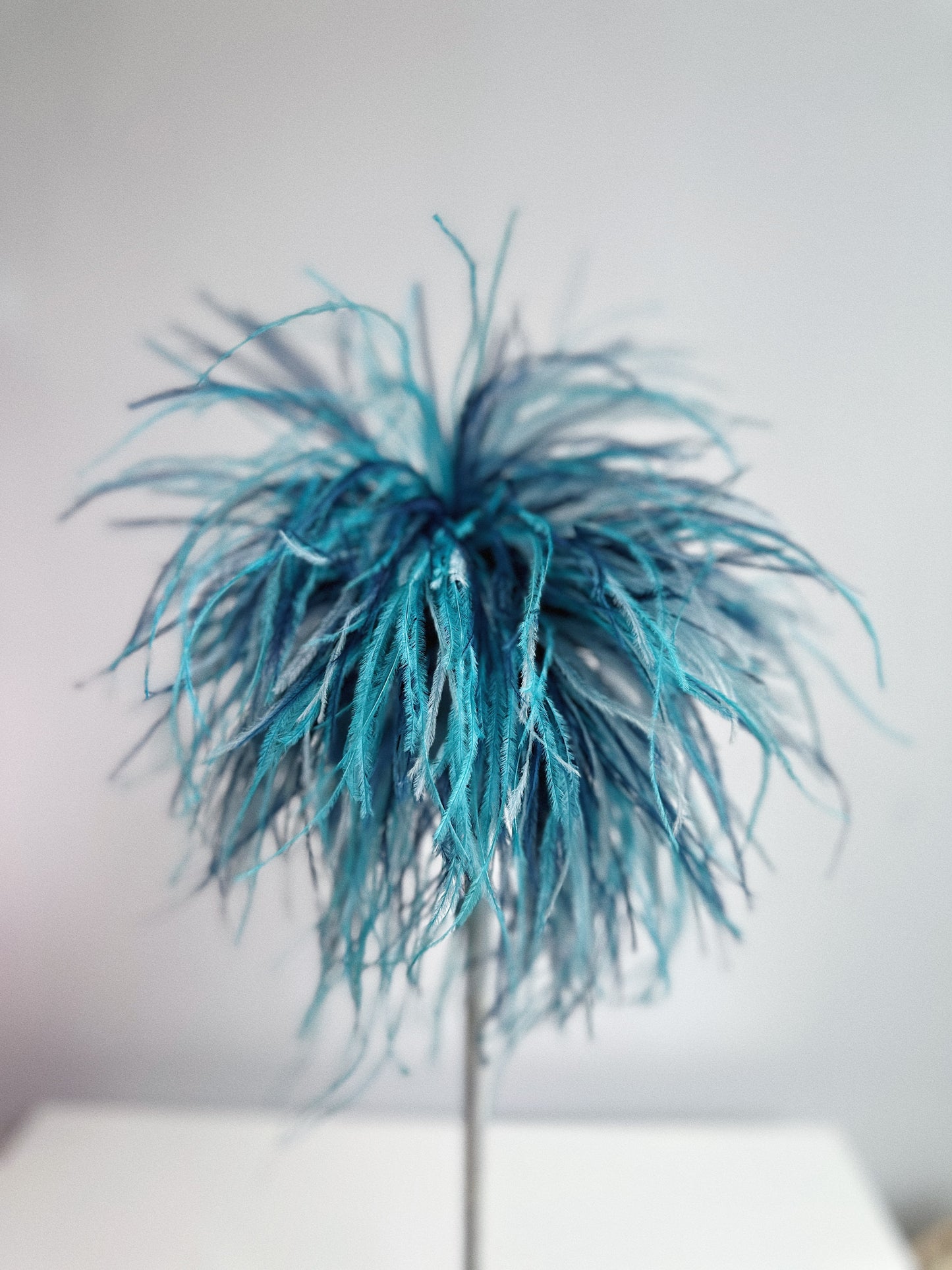 ADORNO PENACHO PLUMAS AZULES PARA INVITADA