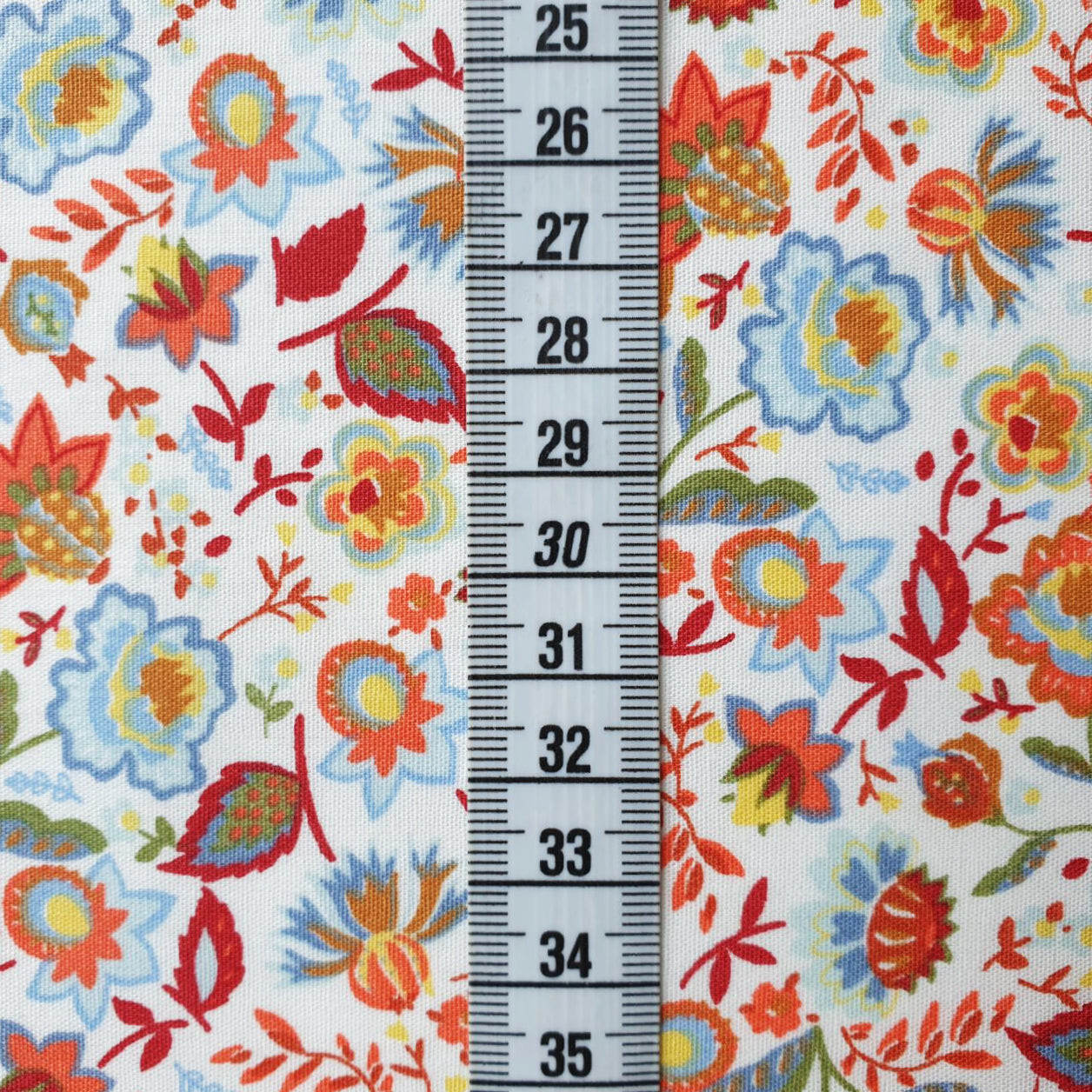 TELA INFANTIL ESTAMPADA DE 1,50 DE ANCHO. 15 EUROS /METRO.