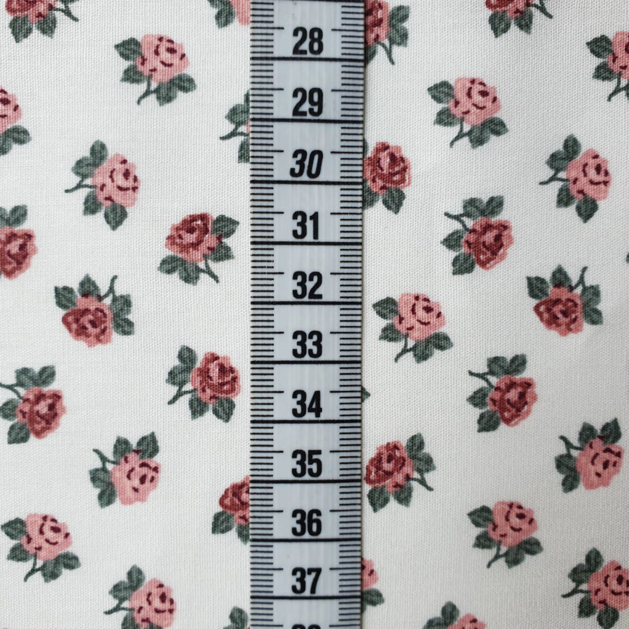 TELA INFANTIL ESTAMPADA DE 1,50 DE ANCHO. 10 EUROS /METRO.