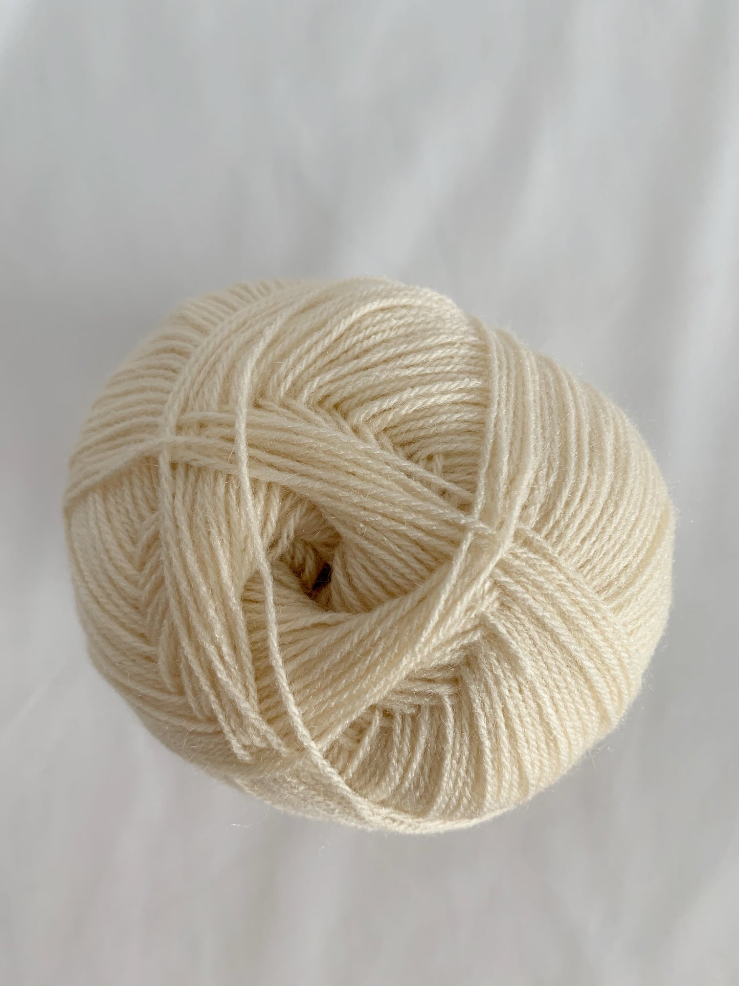 LANAS STOP NIDO 50 GRAMOS 100% ACRÍLICO COLOR 701