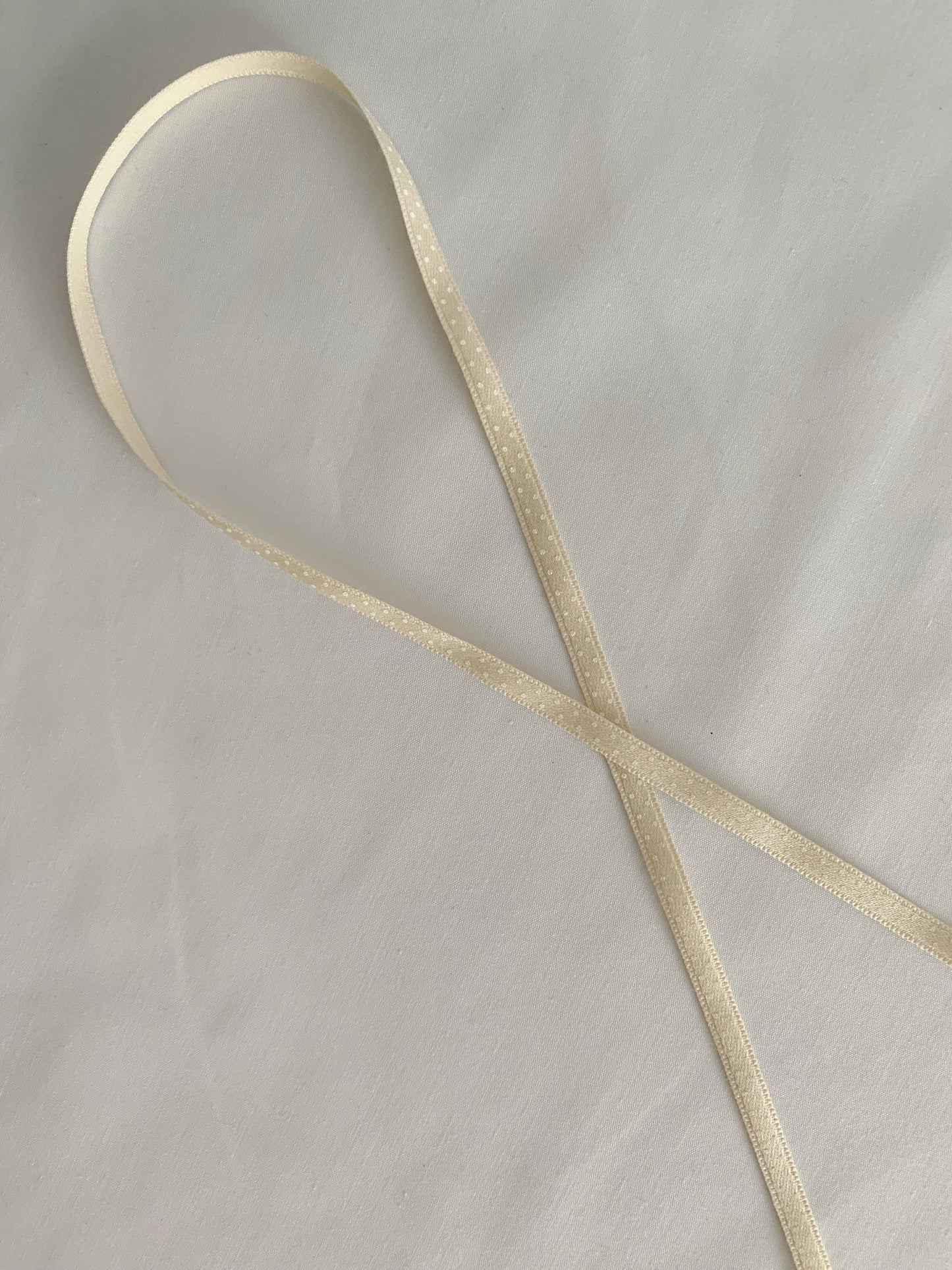 CINTA DE PELO DE 0,6 CENTÍMETROS DE ANCHO ESTAMPADO DE LUNARES