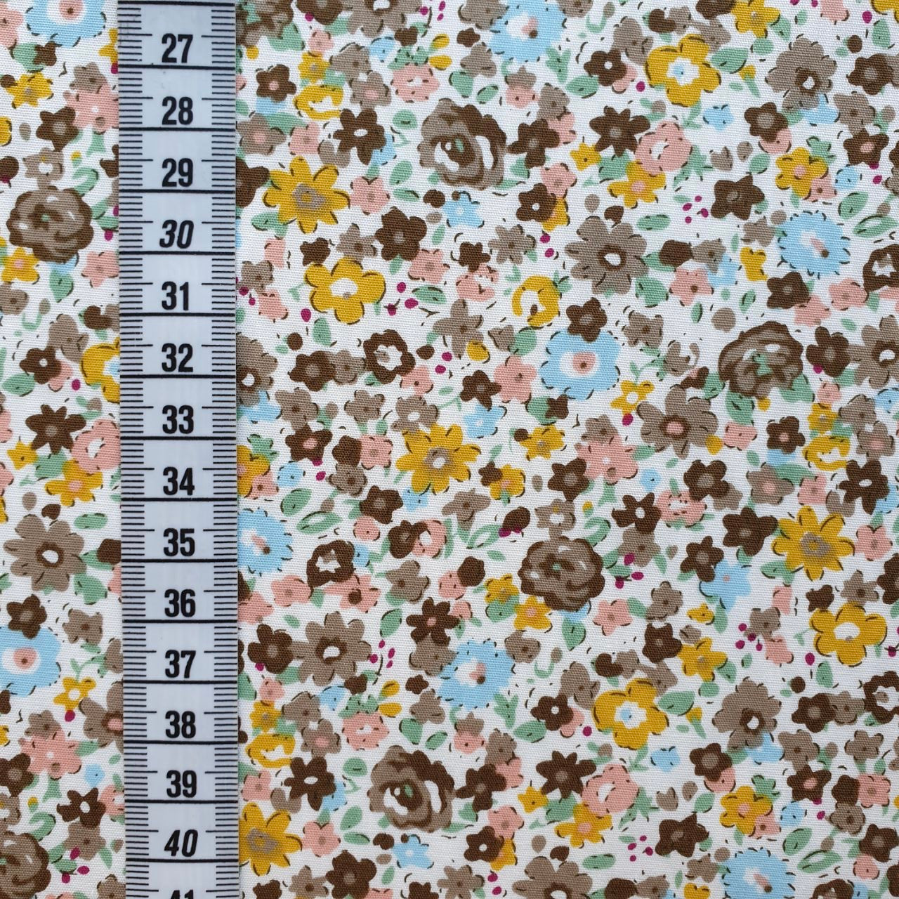 TELA ESTAMPADA DE 1,5 METROS DE ANCHO. 10 EUROS/ METRO.