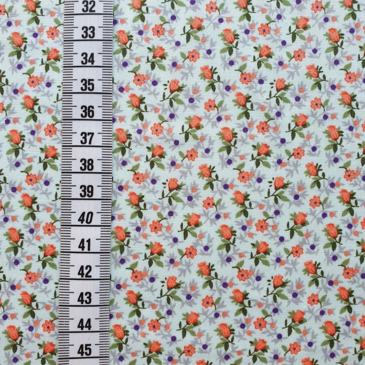 TELA ESTAMPADA DE 1,5 METROS DE ANCHO. 10 EUROS/ METRO.