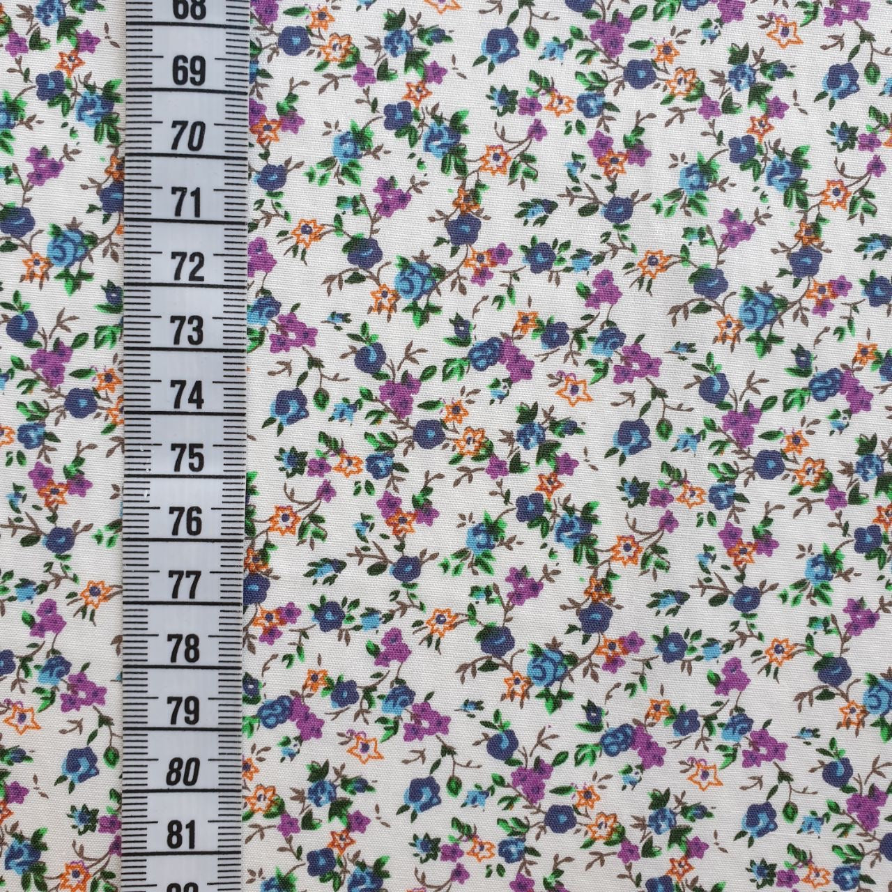 TELA ESTAMPADA DE 1,5 METROS DE ANCHO. 10 EUROS/ METRO.